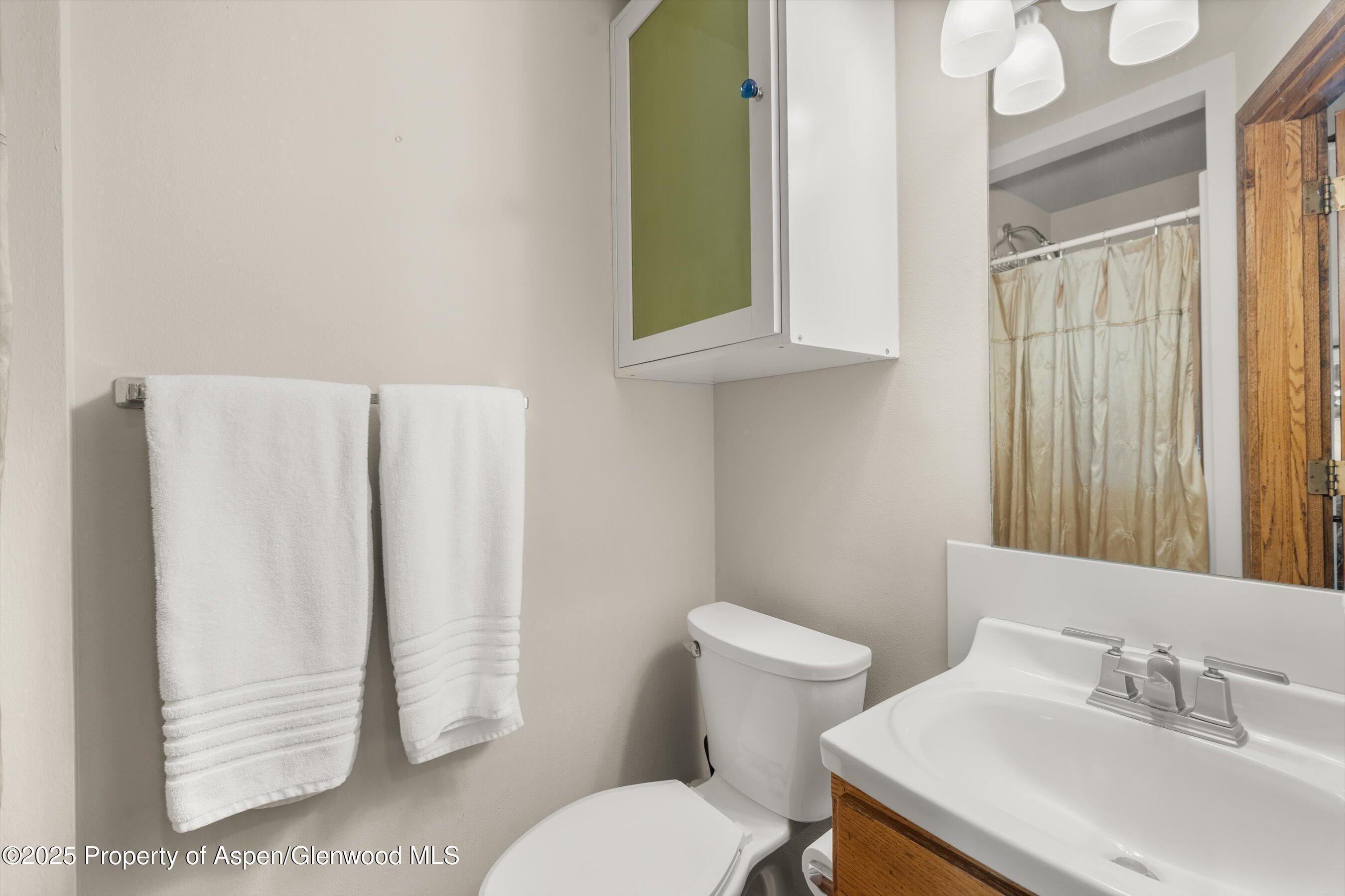 Aspen, Colorado, 81611, United States, 2 Bedrooms Bedrooms, ,2 BathroomsBathrooms,Residential,For Sale,1867403