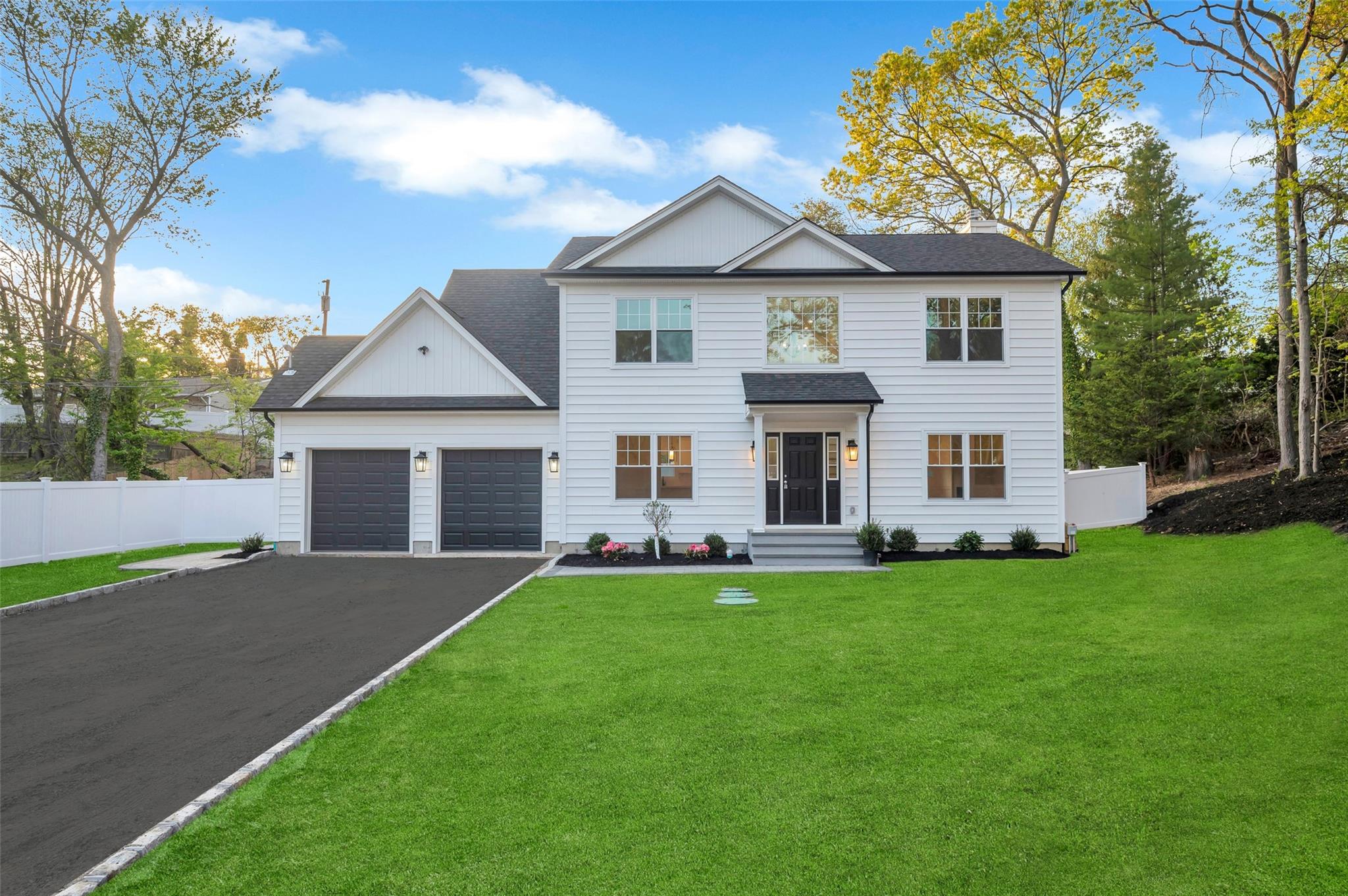 Smithtown, New York, 11787, United States, 4 Bedrooms Bedrooms, ,3 BathroomsBathrooms,Residential,For Sale,1796474