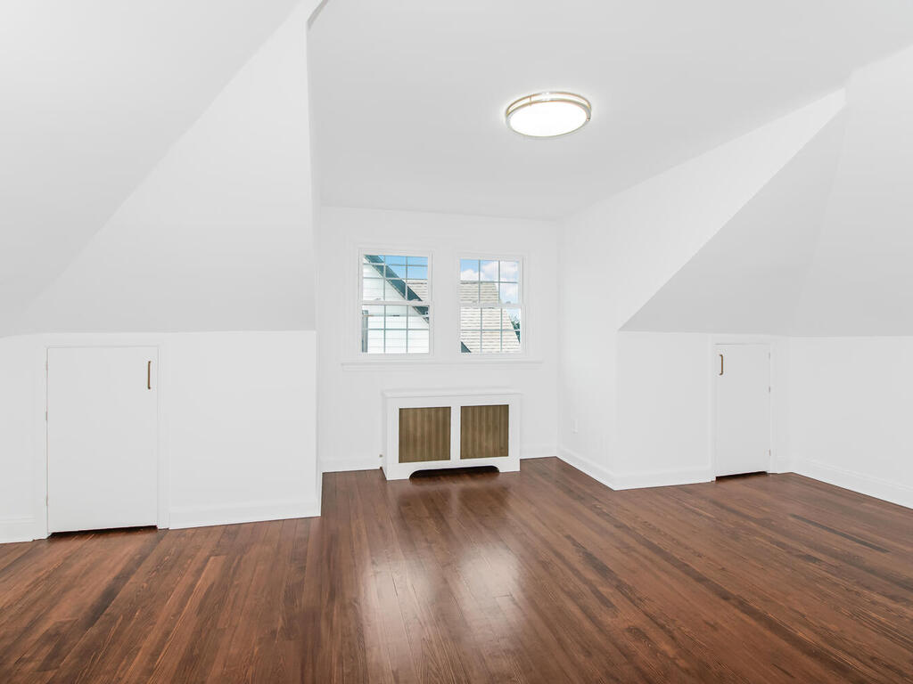 Yonkers, New York, 10701, United States, 6 Bedrooms Bedrooms, ,3 BathroomsBathrooms,Residential,For Sale,1904249