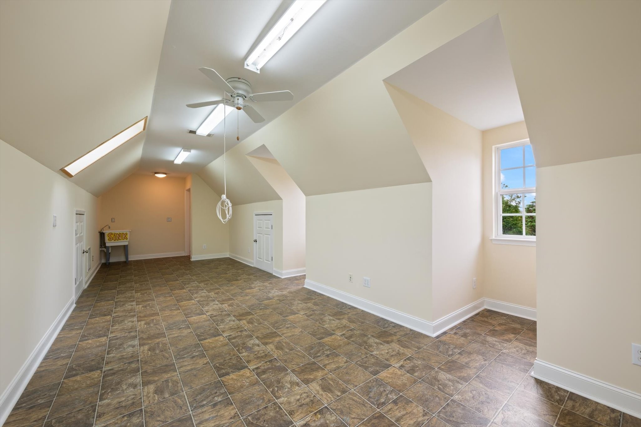  2216 Twin Peaks Ct, Spring Hill, TN, 37174 - 物件實景