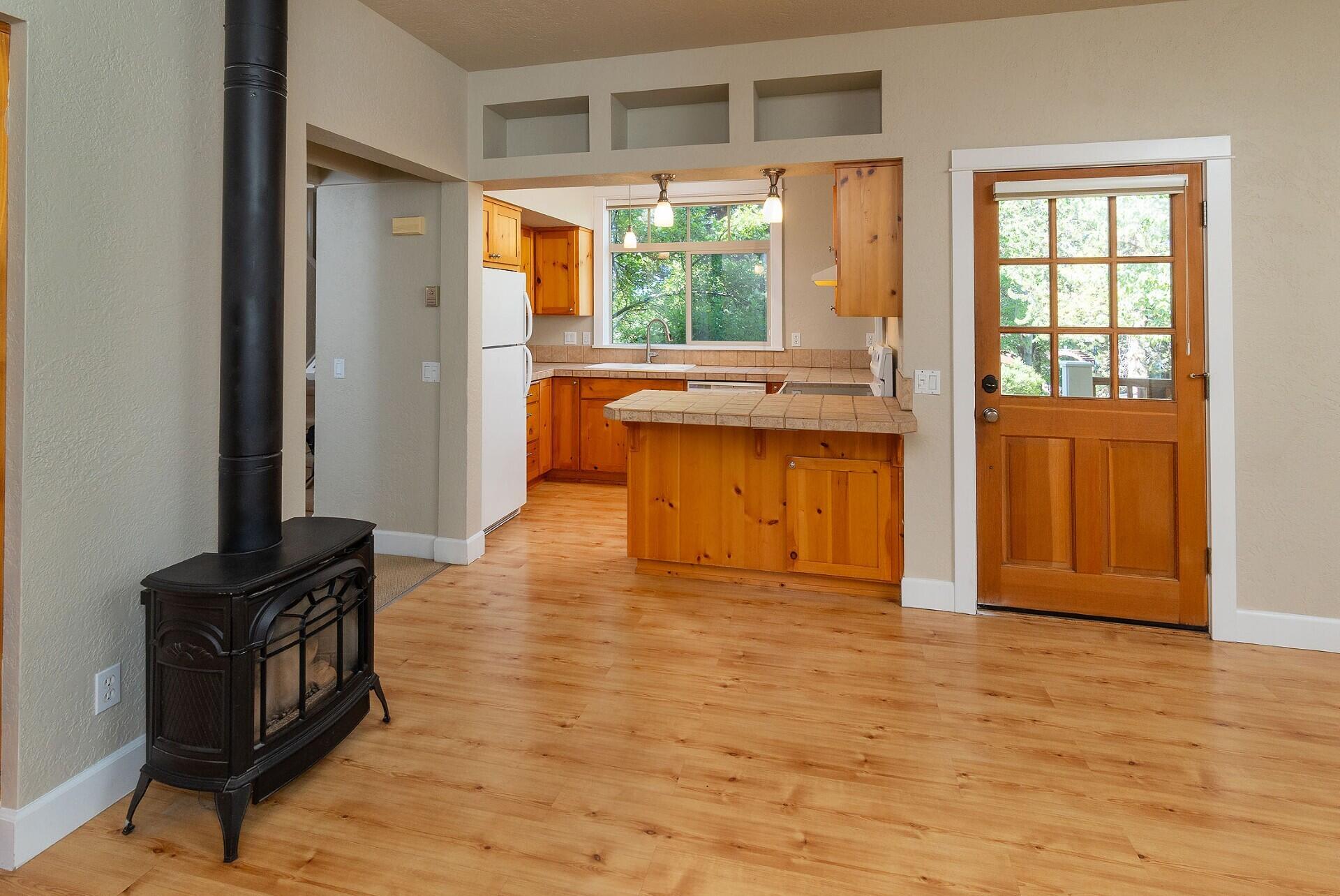 Bend, Oregon, 97703, United States, 2 Bedrooms Bedrooms, ,1 BathroomBathrooms,Residential,For Sale,1848666