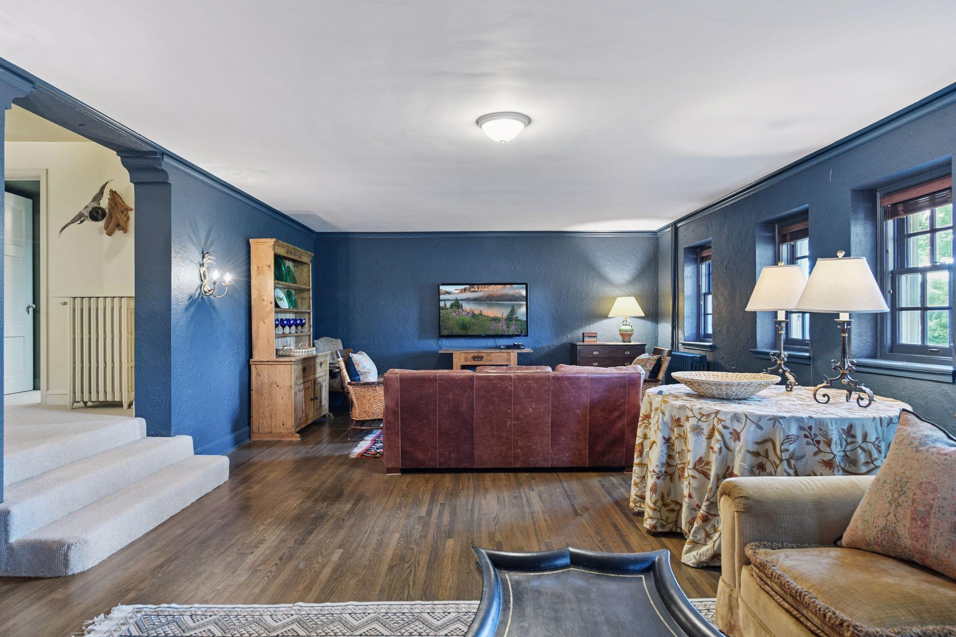 Minneapolis, Minnesota, 55405, United States, 5 Bedrooms Bedrooms, ,4 BathroomsBathrooms,Residential,For Sale,1989086