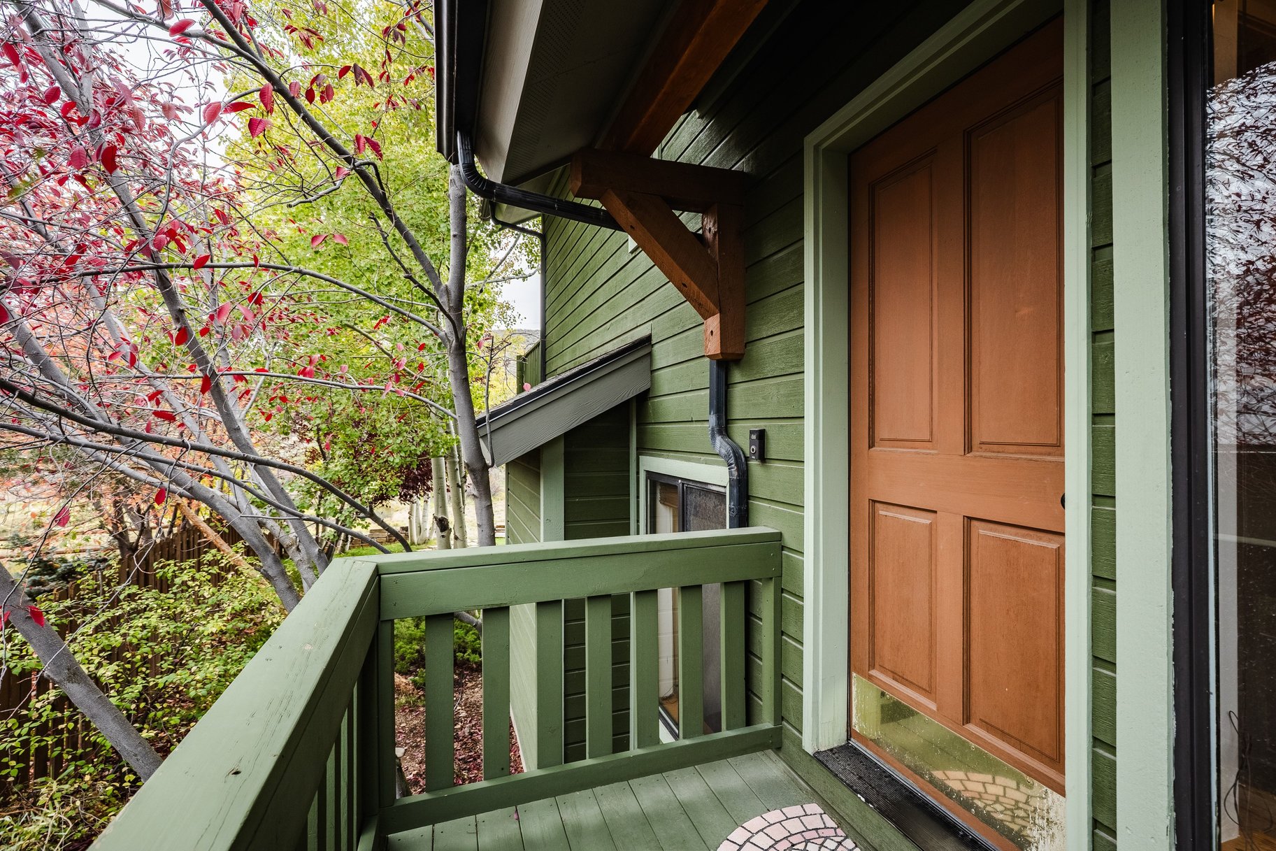  Rare Creekside Retreat  Privacy, Mountain Living & Unbeatable Convenience - 物件實景