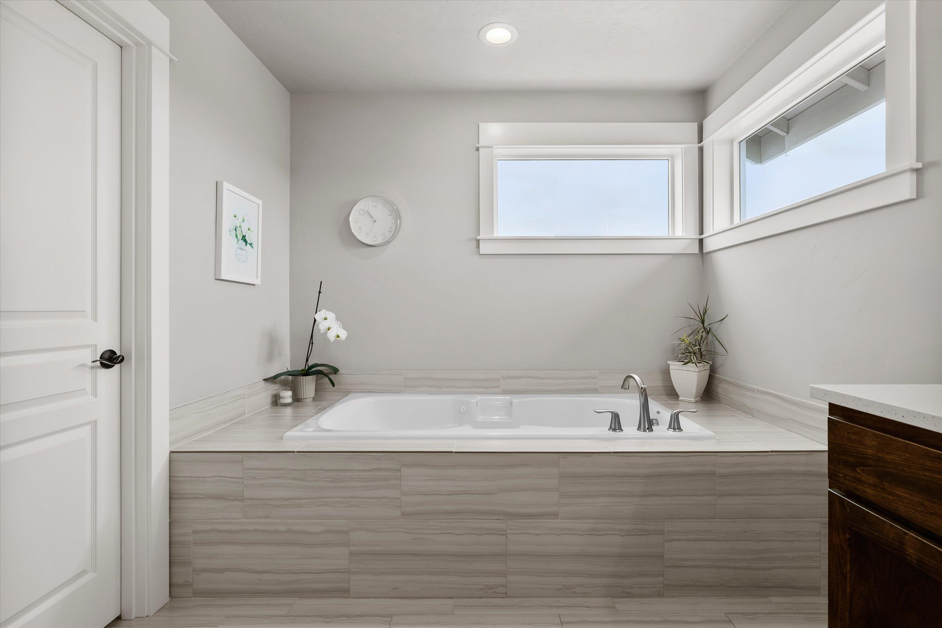 Redmond, Oregon, 97756, United States, 4 Bedrooms Bedrooms, ,3 BathroomsBathrooms,Residential,For Sale,1982797