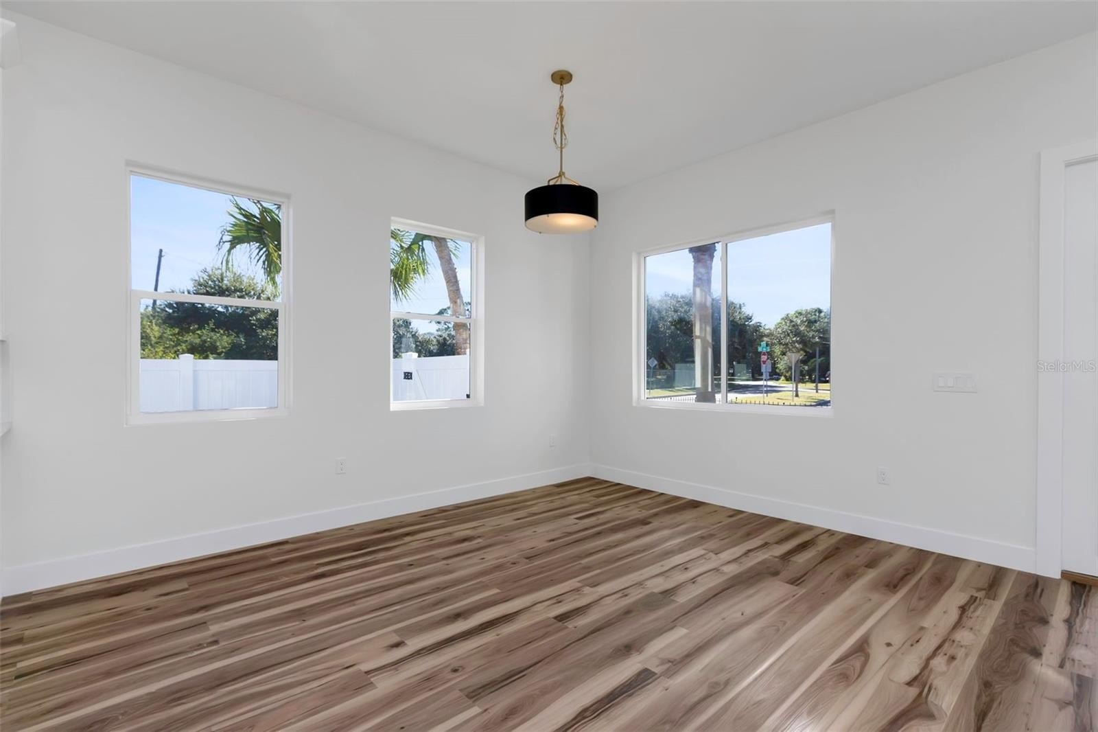 ST PETERSBURG, Florida, 33705, United States, 3 Bedrooms Bedrooms, ,2 BathroomsBathrooms,Residential,For Sale,1989946