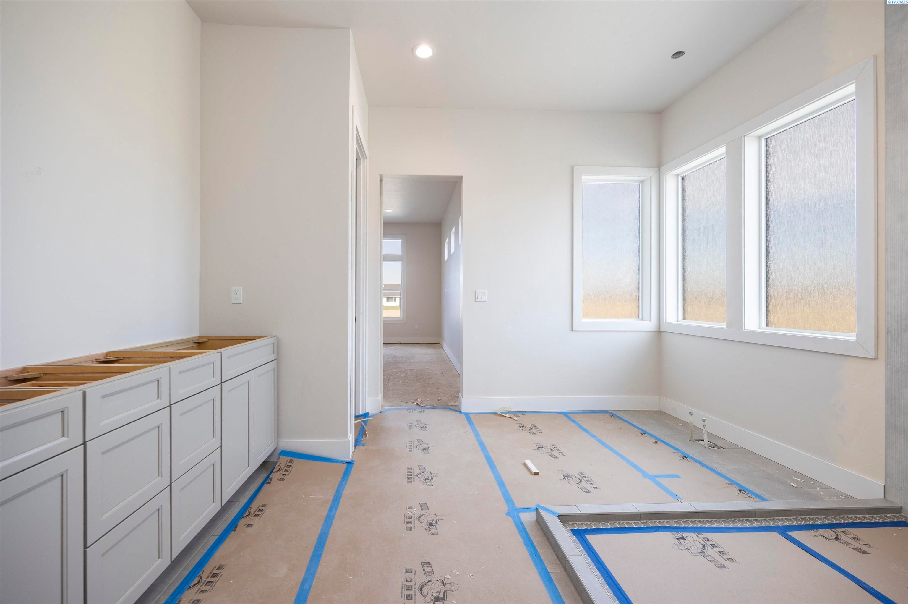 Kennewick, Washington, 99338, United States, 4 Bedrooms Bedrooms, ,3 BathroomsBathrooms,Residential,For Sale,1835478
