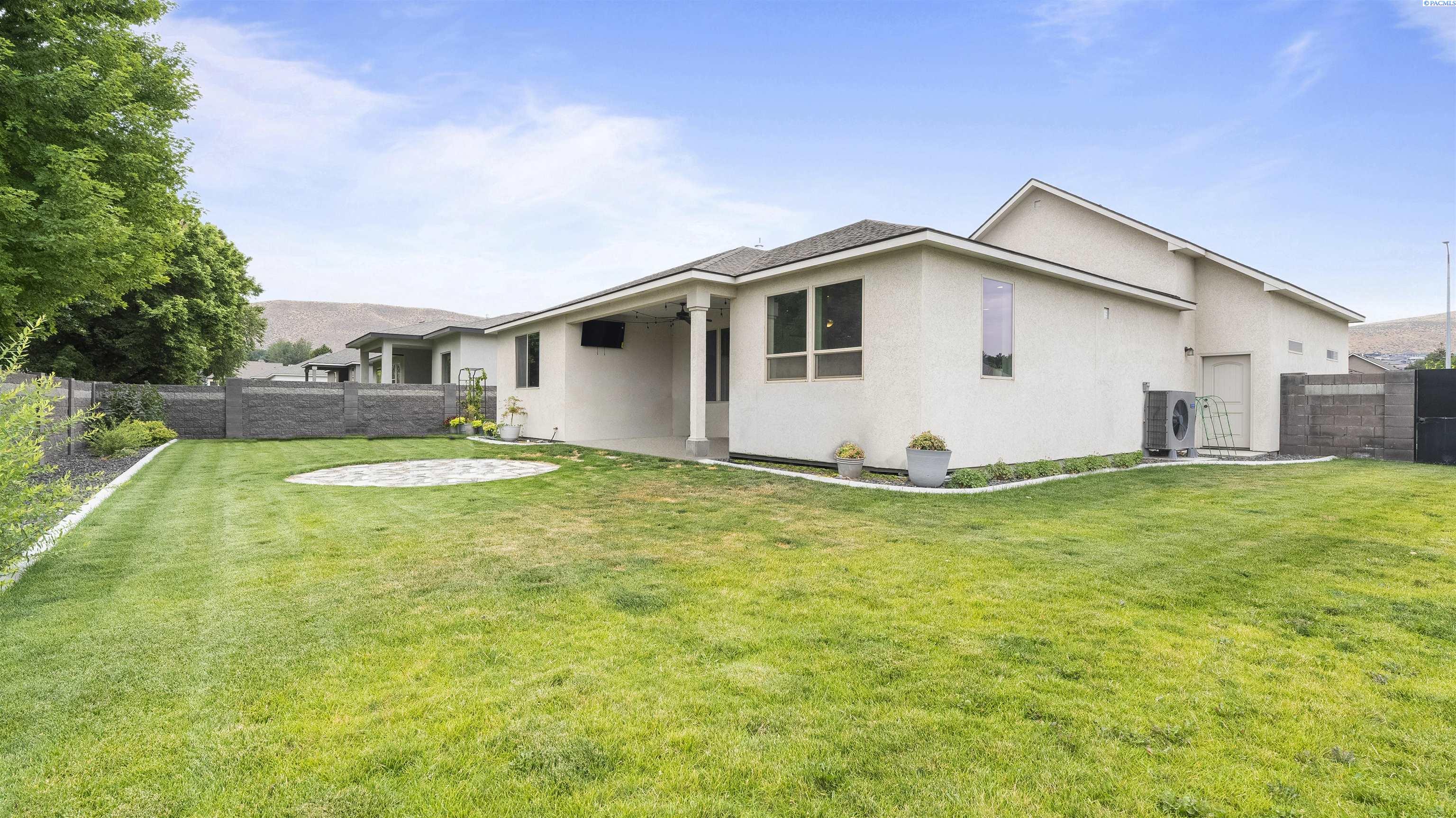 Richland, Washington, 99352, United States, 4 Bedrooms Bedrooms, ,2 BathroomsBathrooms,Residential,For Sale,1906594