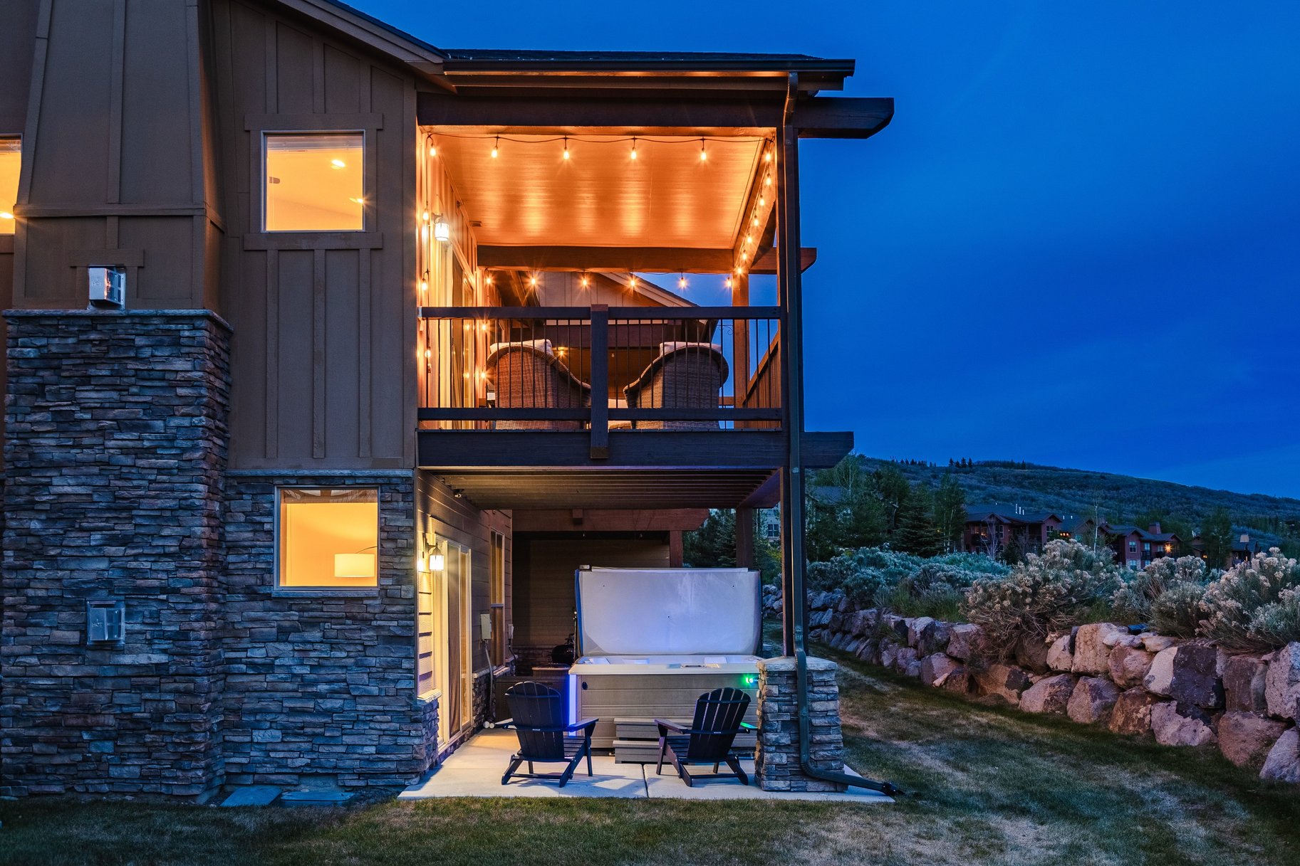  Stunning End-Unit Townhome With Loads of Natural Light - 物件實景