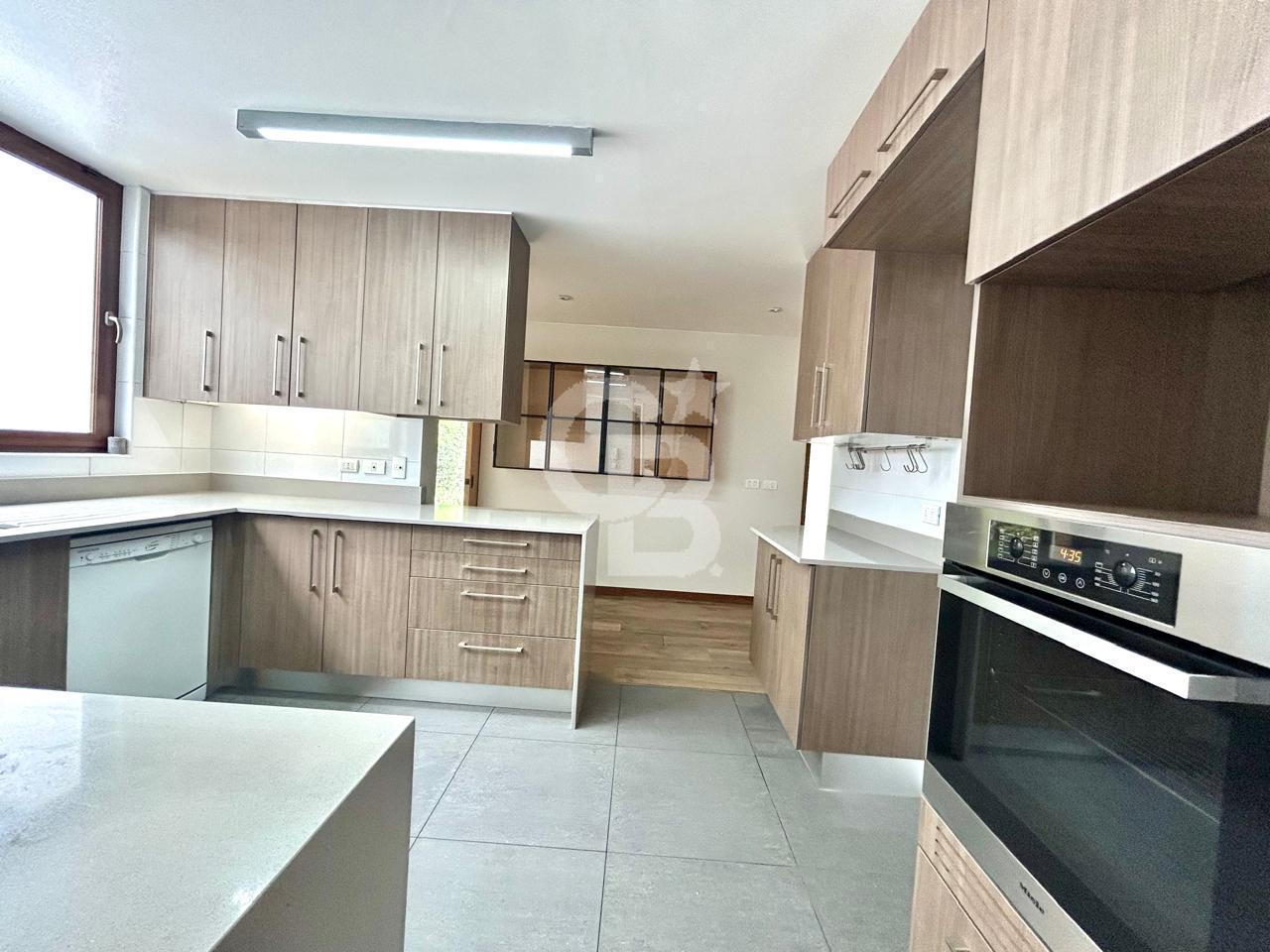 Lo Barnechea, Chile, 6 Bedrooms Bedrooms, ,5 BathroomsBathrooms,Residential,For Sale,1971656