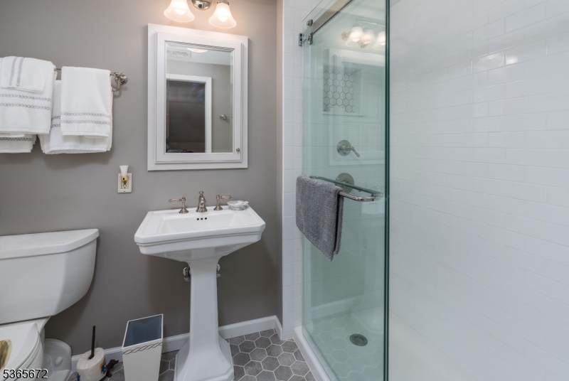 Kinnelon Boro, New Jersey, 07405, United States, 5 Bedrooms Bedrooms, ,5 BathroomsBathrooms,Residential,For Sale,2003023