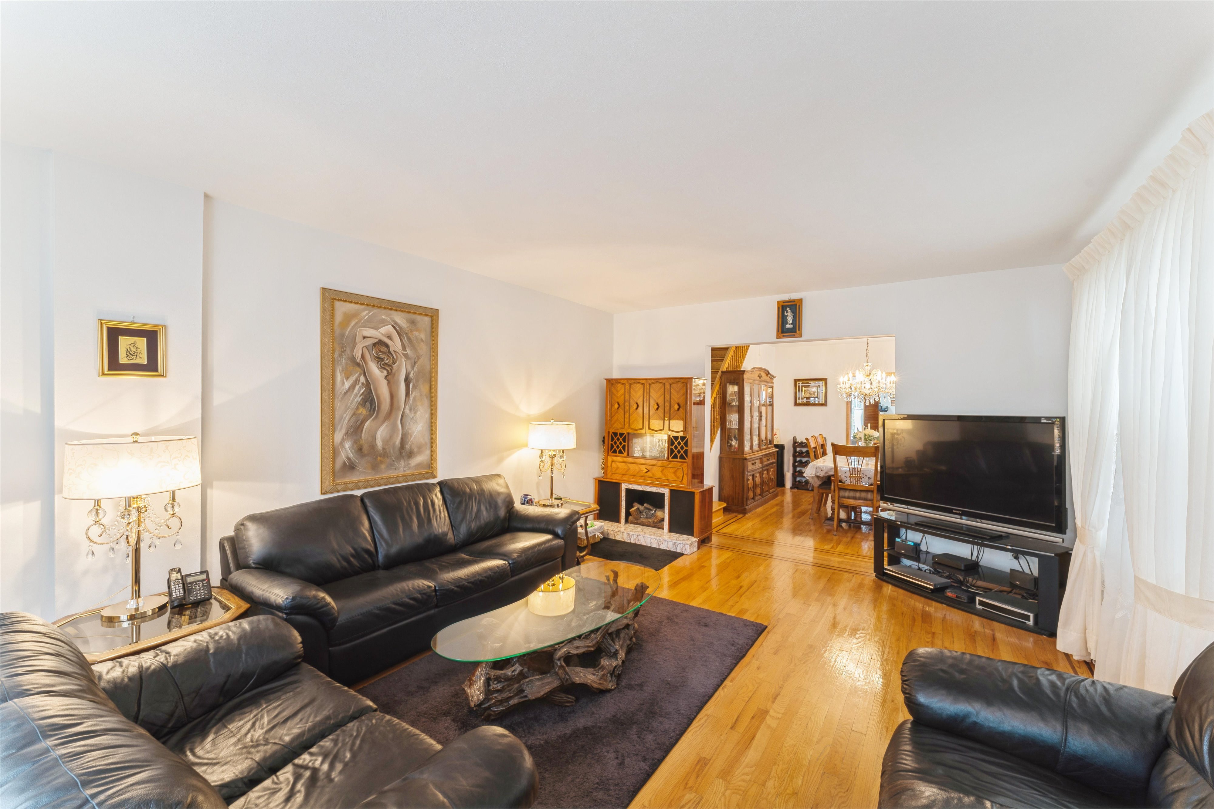 Bayside, New York, 11361, United States, 2 Bedrooms Bedrooms, ,2 BathroomsBathrooms,Residential,For Sale,1988869