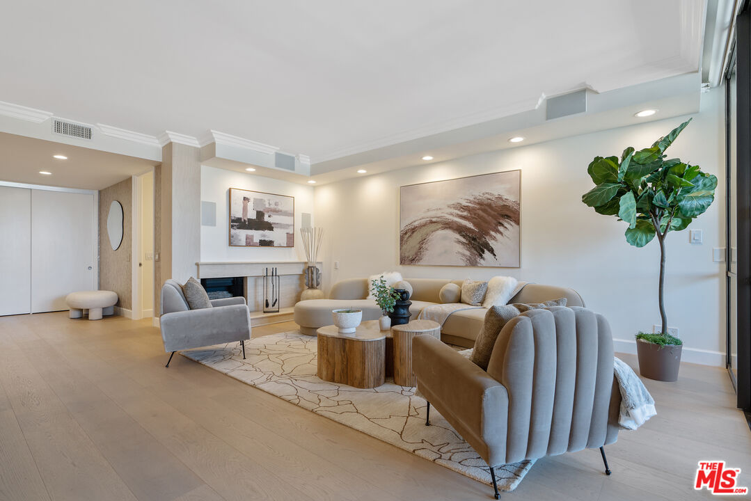 Beverly Hills, California, 90212, United States, 2 Bedrooms Bedrooms, ,3 BathroomsBathrooms,Residential,For Sale,1891933