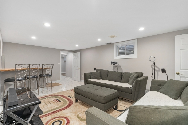 Mount Olive Twp., New Jersey, 07828, United States, 5 Bedrooms Bedrooms, ,3 BathroomsBathrooms,Residential,For Sale,2001791