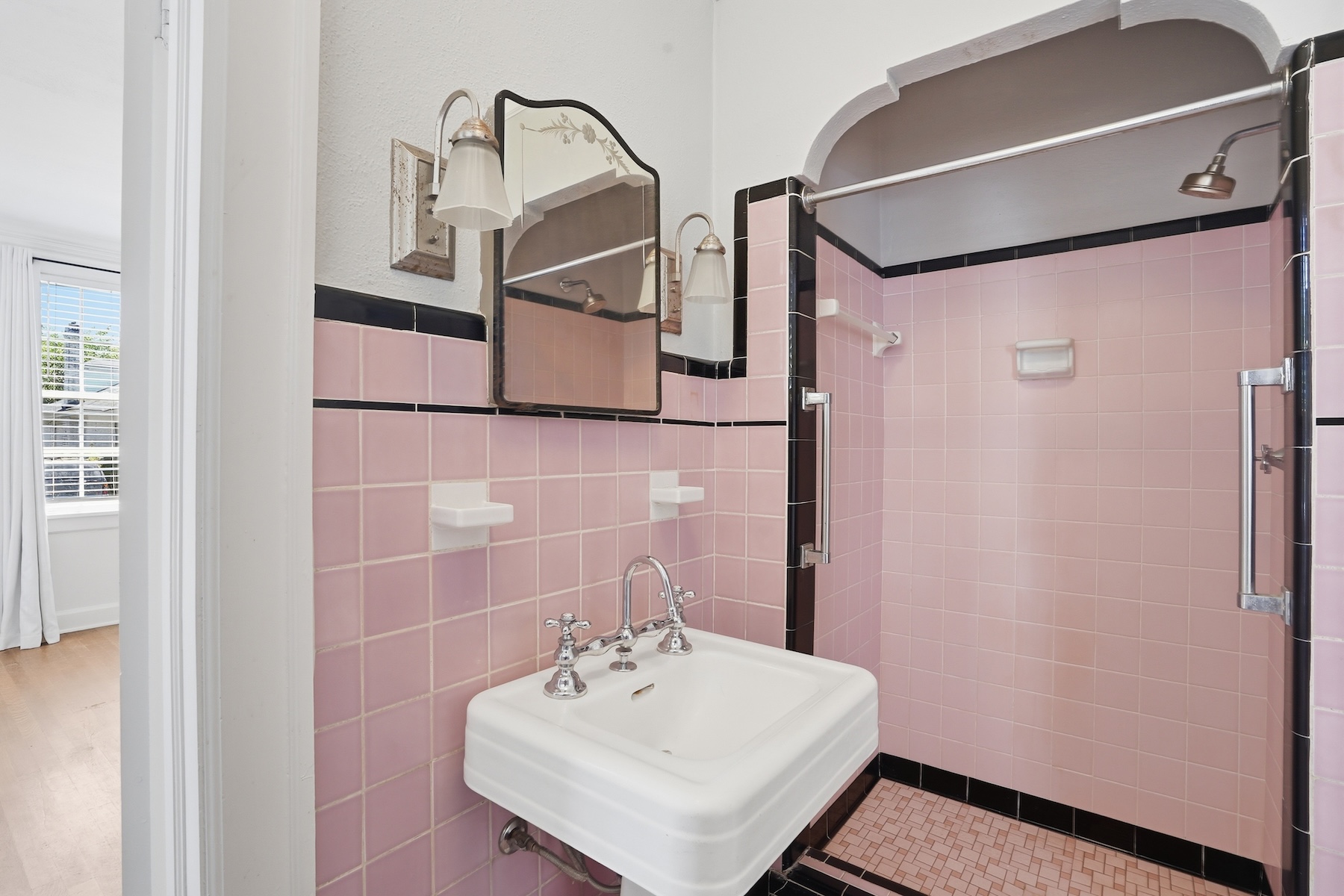  Charming Brick Bungalow in Ardsley Park with Modern Updates - 物件實景