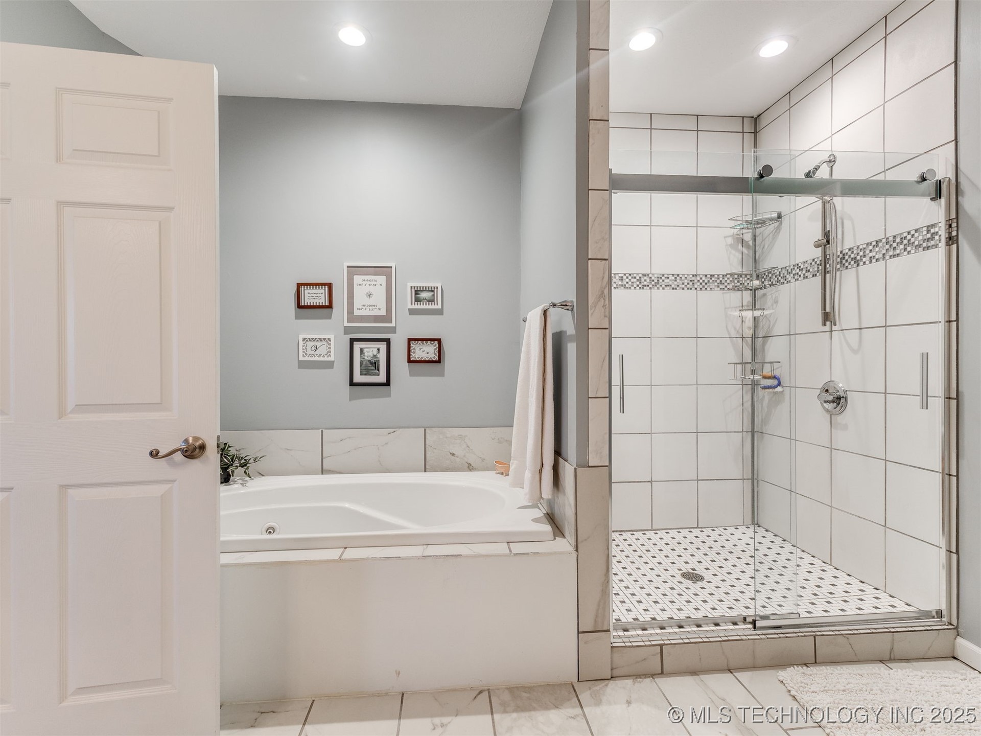 Mounds, Oklahoma, 74047, United States, 4 Bedrooms Bedrooms, ,4 BathroomsBathrooms,Residential,For Sale,1985246