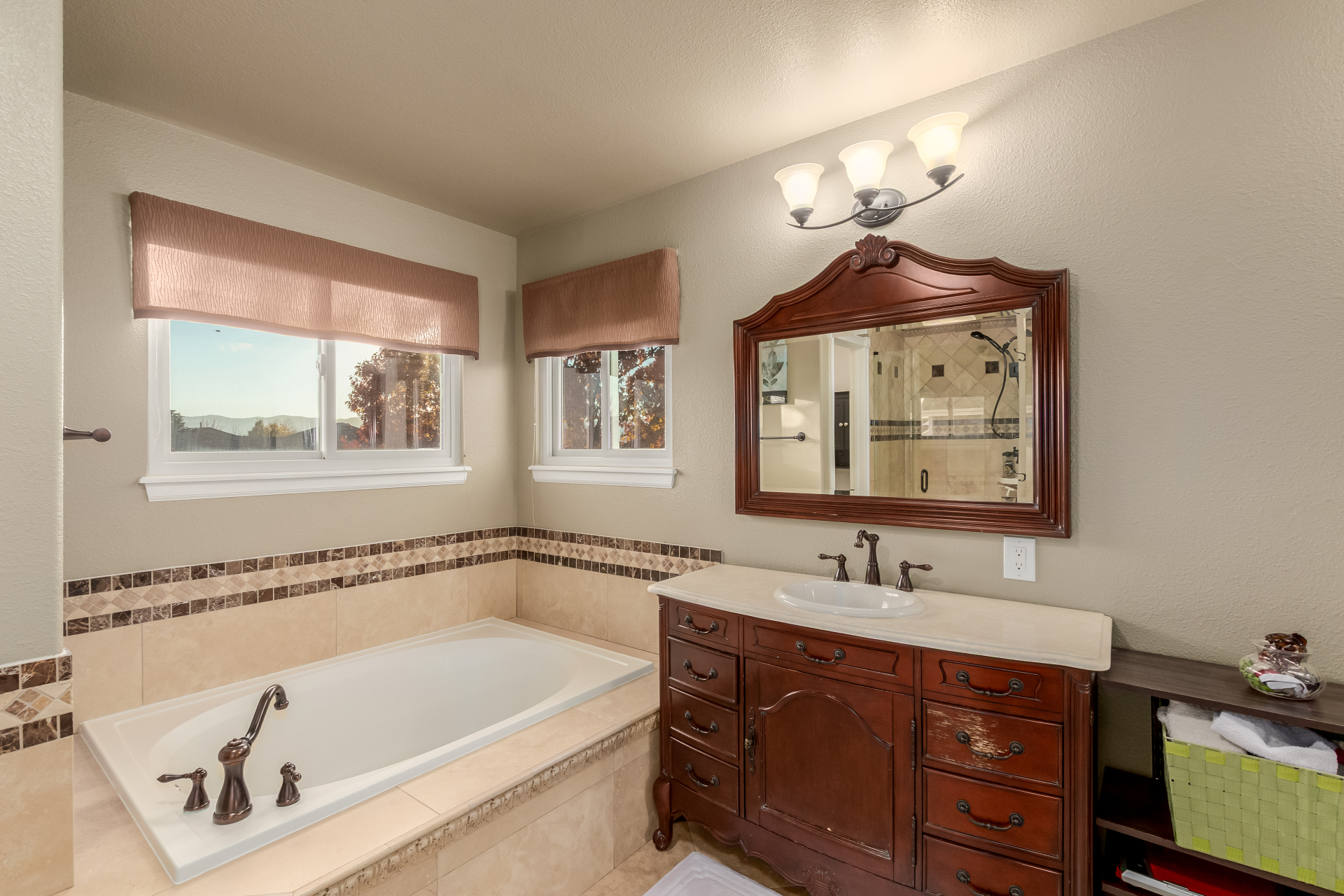 Highlands Ranch, Colorado, 80129, United States, 4 Bedrooms Bedrooms, ,3 BathroomsBathrooms,Residential,For Sale,1987308