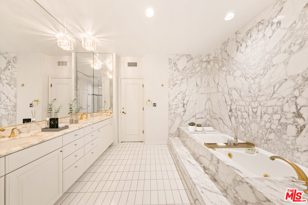 Los Angeles, California, 90035, United States, 3 Bedrooms Bedrooms, ,4 BathroomsBathrooms,Residential,For Sale,1989035