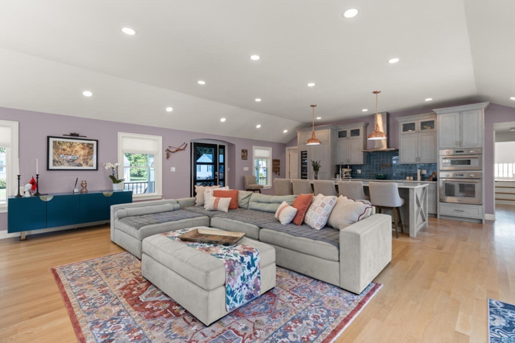 Braintree, Massachusetts, 02184, United States, 3 Bedrooms Bedrooms, ,5 BathroomsBathrooms,Residential,For Sale,1940889