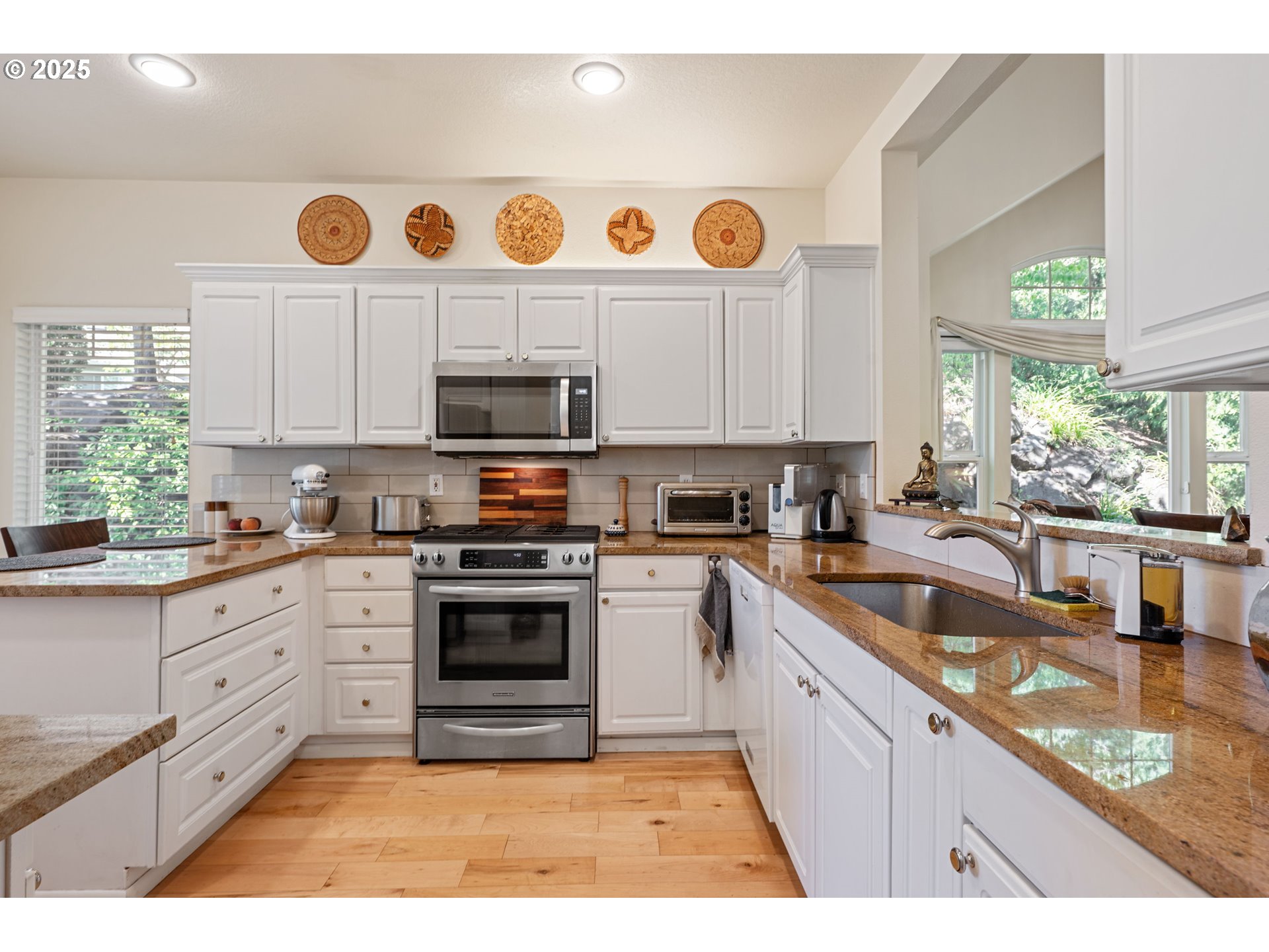 Portland, Oregon, 97229, United States, 2 Bedrooms Bedrooms, ,2 BathroomsBathrooms,Residential,For Sale,1925934