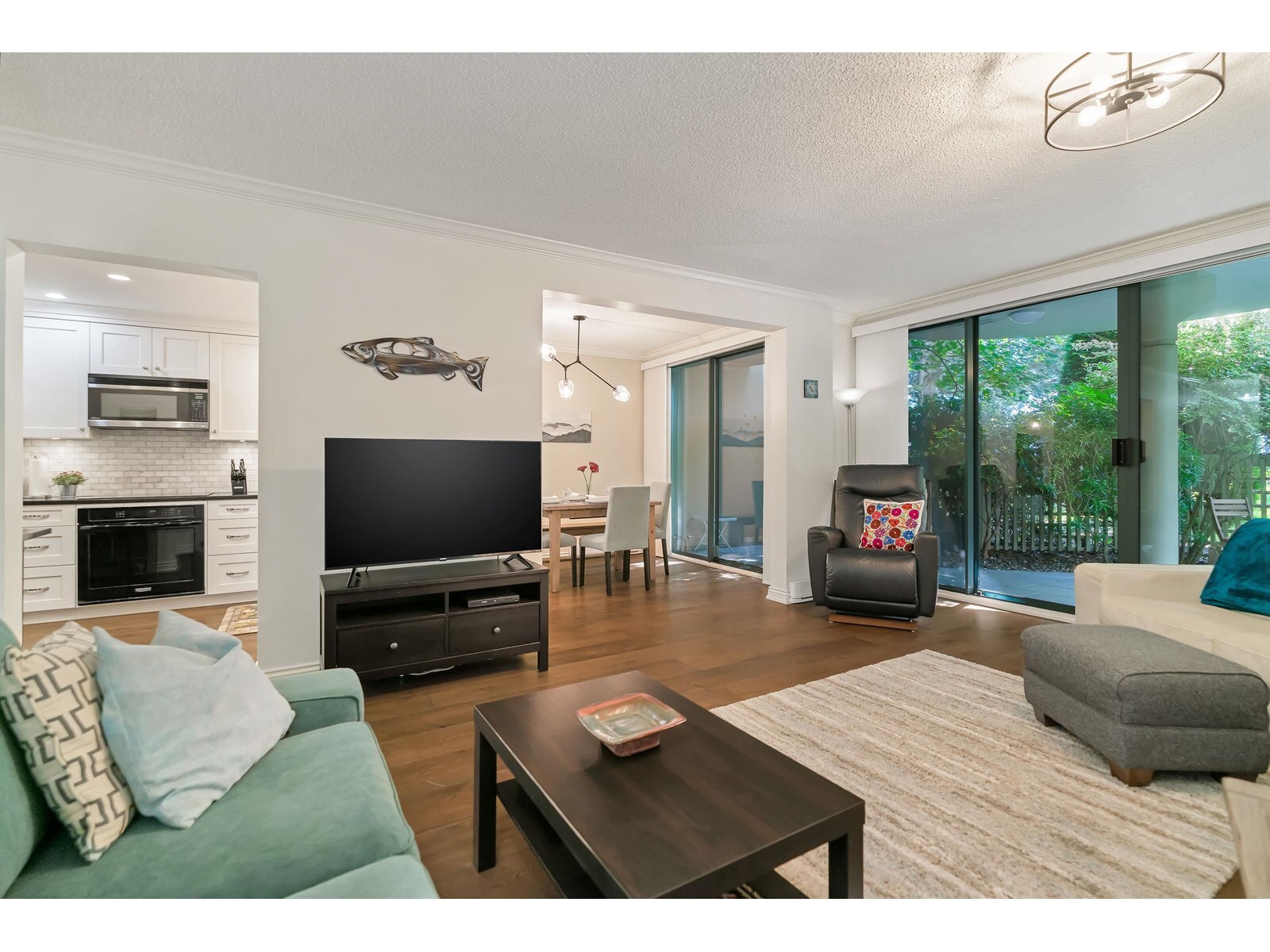 SURREY, British Columbia, V4A 9T5, CA, 2 Bedrooms Bedrooms, ,2 BathroomsBathrooms,Residential,For Sale,1950918