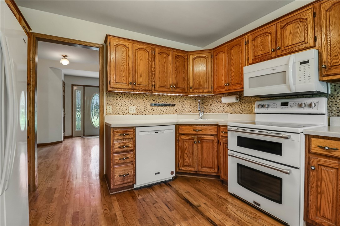 Altoona, Wisconsin, 54720, United States, 4 Bedrooms Bedrooms, ,3 BathroomsBathrooms,Residential,For Sale,1891343