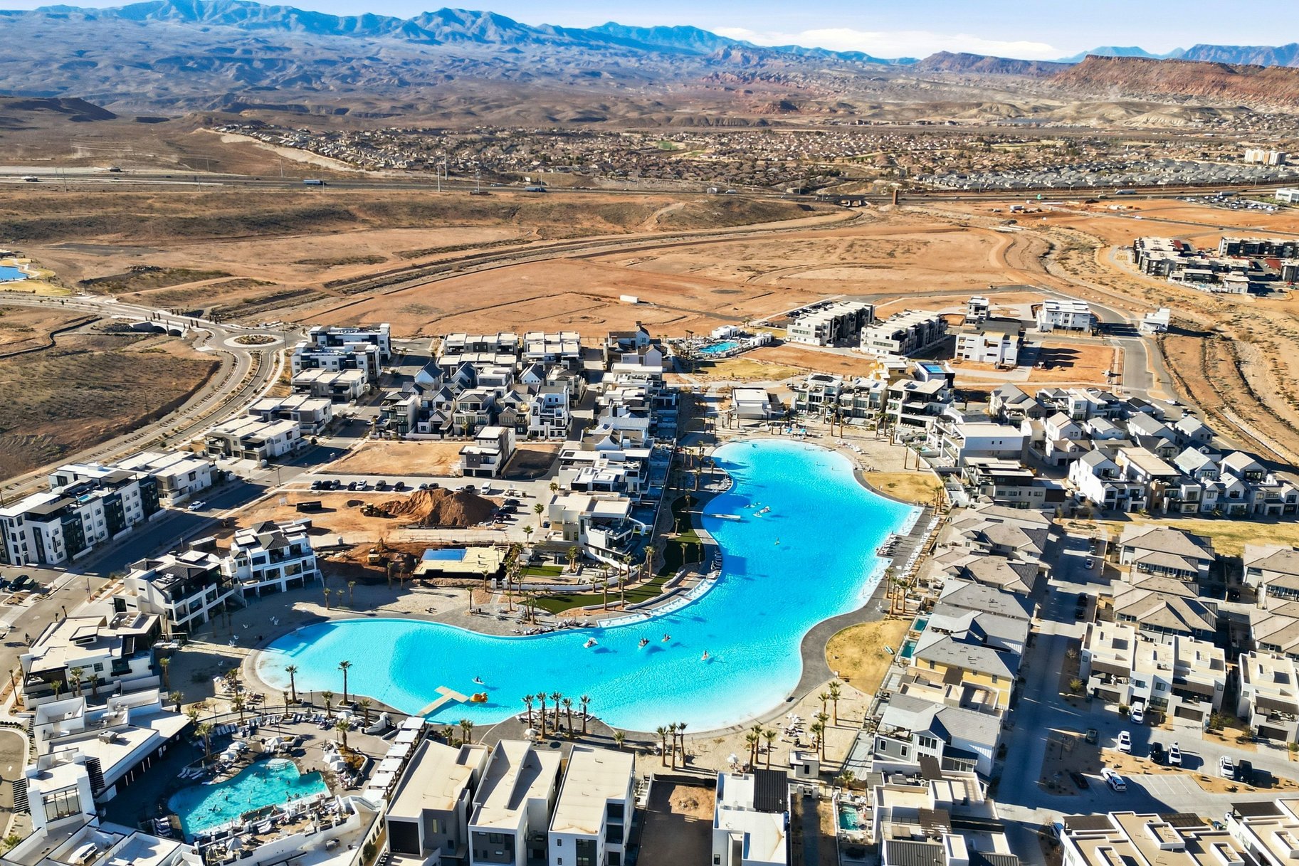  Top-Floor Desert Color Retreat With Lagoon Access & Views - 物件實景