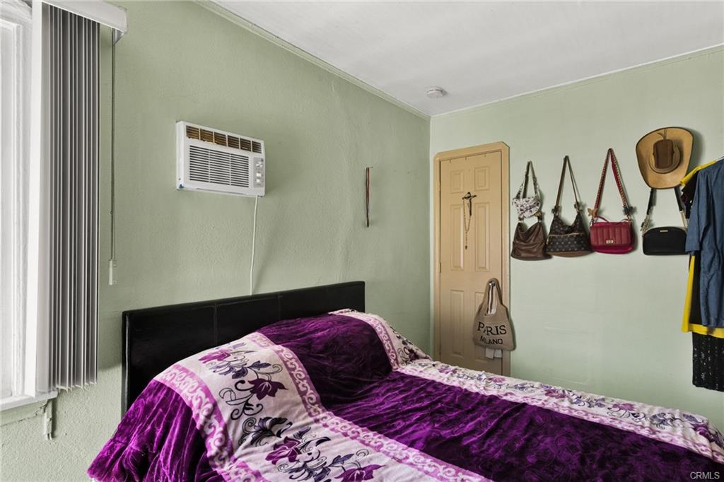 Los Angeles, California, 90003, United States, 4 Bedrooms Bedrooms, ,1 BathroomBathrooms,Residential,For Sale,1992403