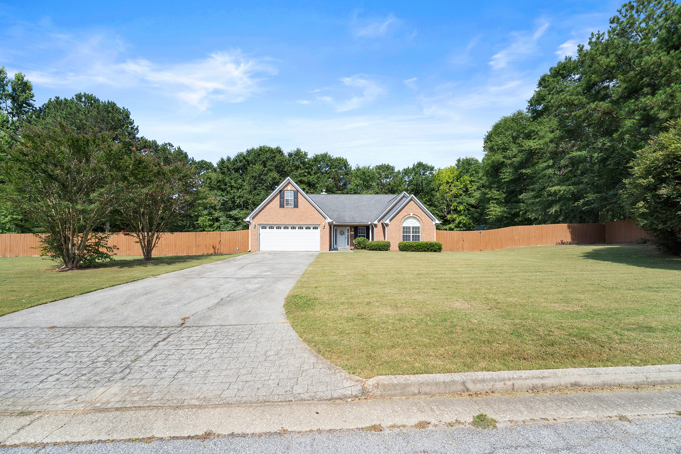  Immaculately Maintained, Brick-Front, Step-Less Ranch Home - 物件實景