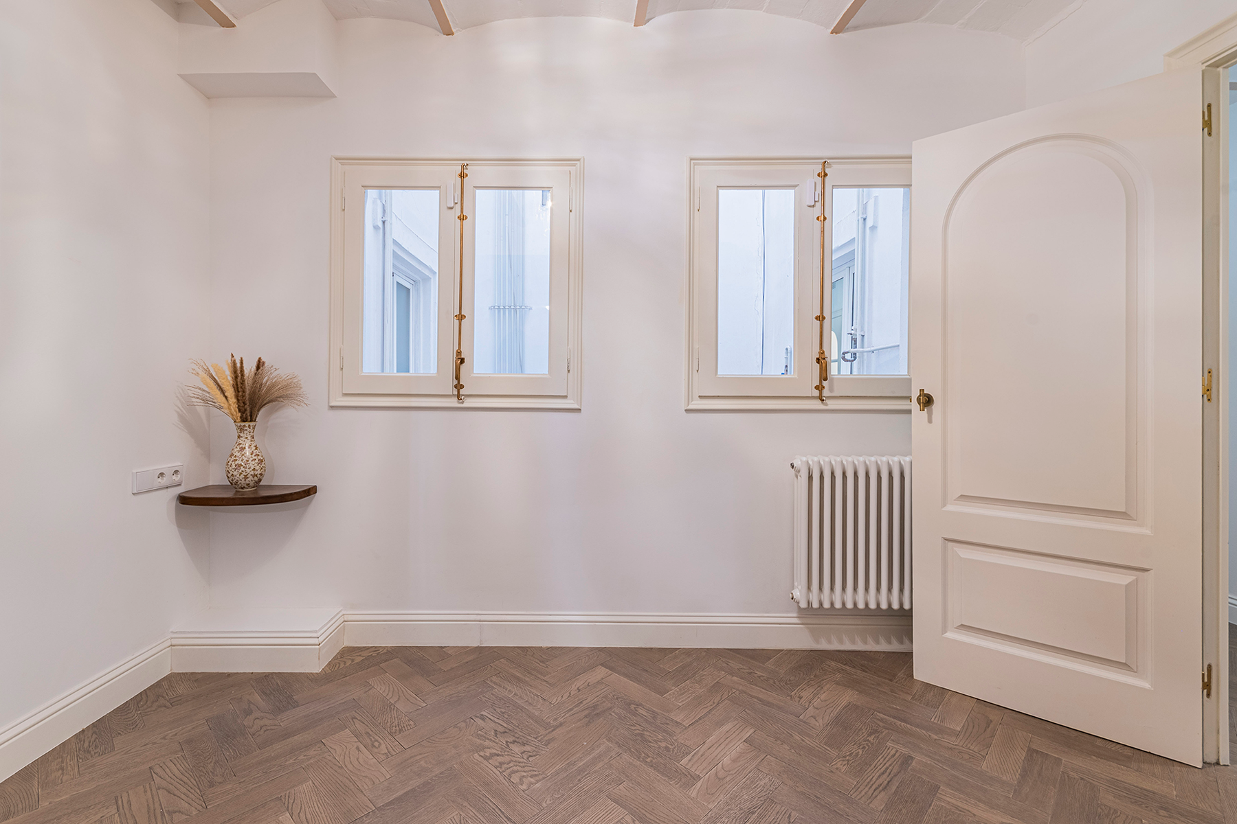  Elegant Three-Bedroom Flat with Terrace Next to Plaça Catalunya - 物件實景