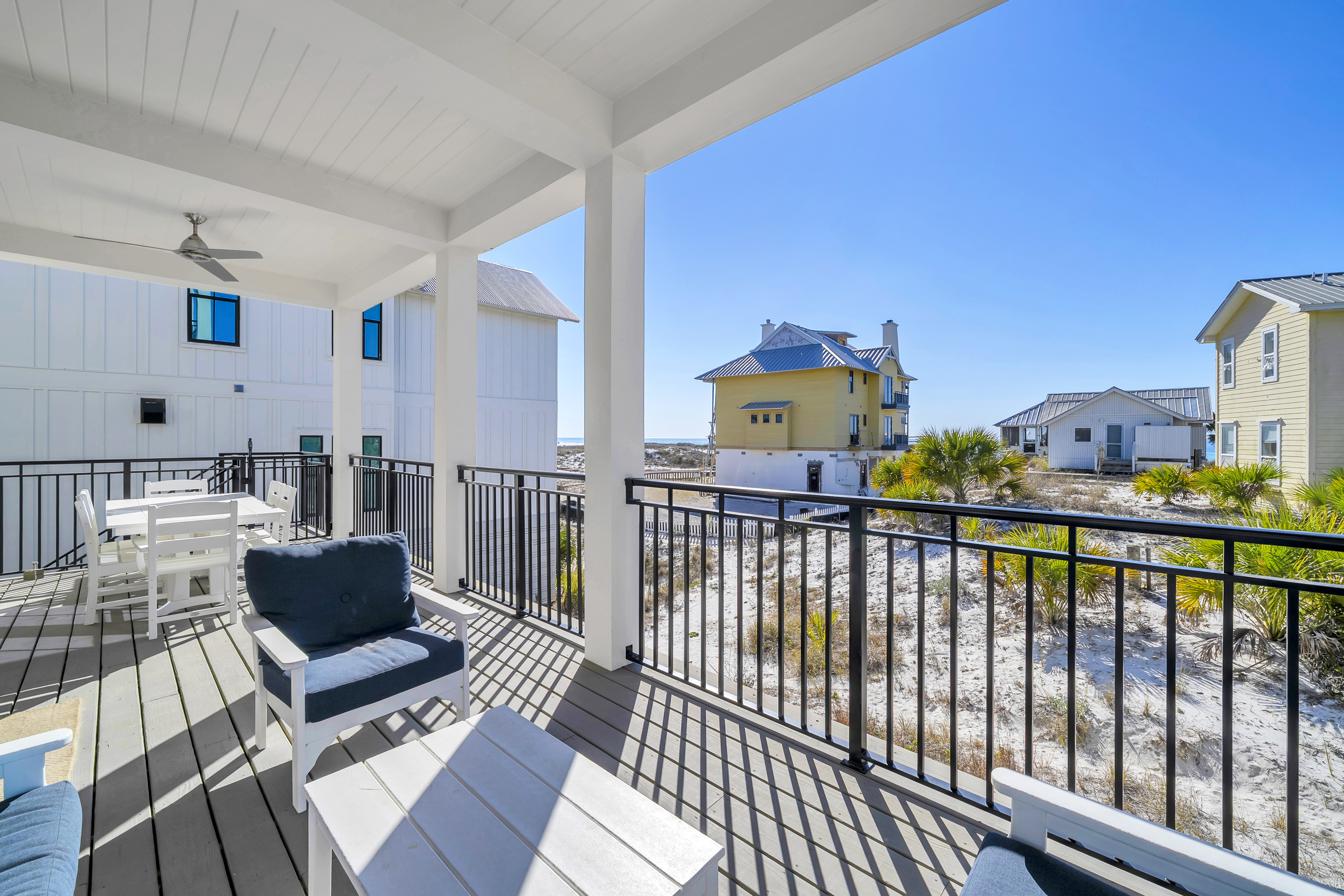  Iconic Grayton Beachfront Retreat with Elevator, Pool & Ample Parking - 物件實景