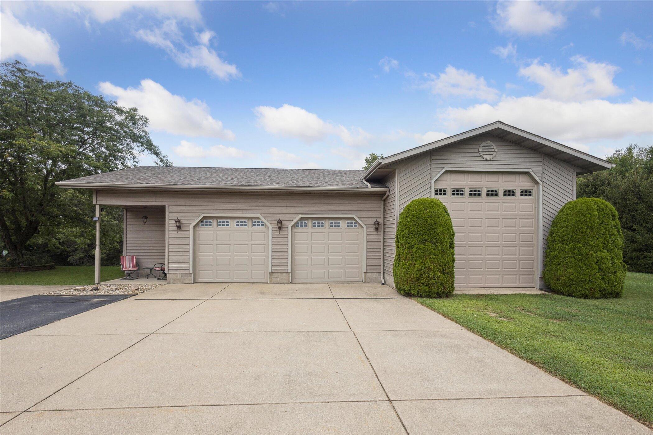 New Carlisle, Indiana, 46552, United States, 4 Bedrooms Bedrooms, ,2 BathroomsBathrooms,Residential,For Sale,1924883
