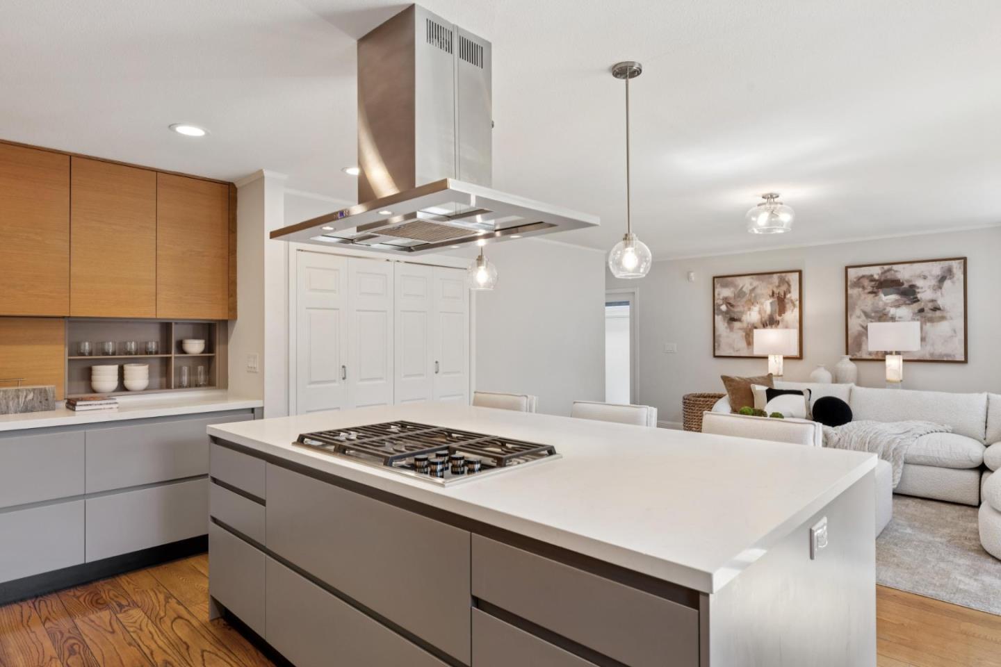 Menlo Park, California, 94025, United States, 3 Bedrooms Bedrooms, ,3 BathroomsBathrooms,Residential,For Sale,1941637