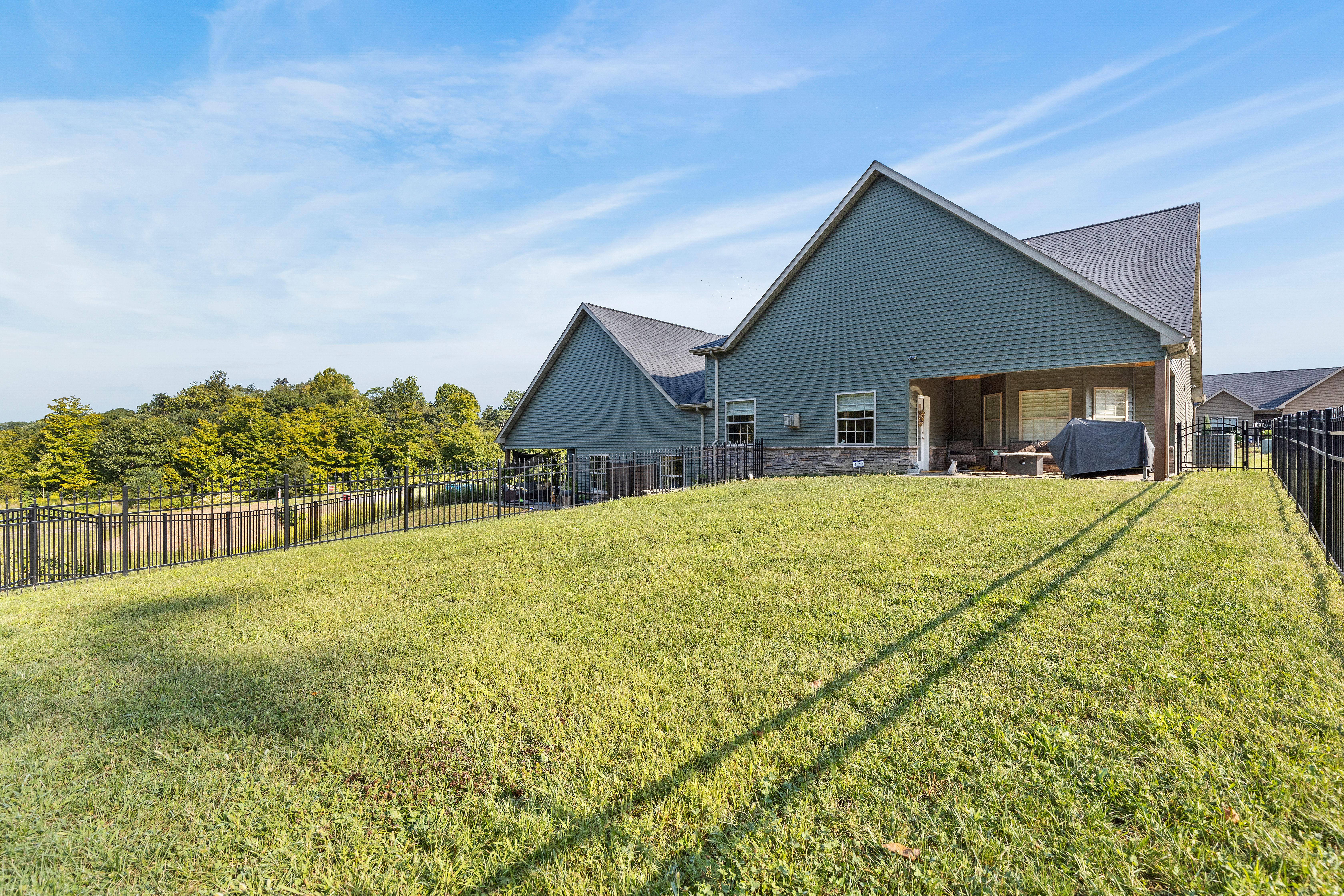  113 Hemingway Lane, Coraopolis, PA 15108 - 物件實景