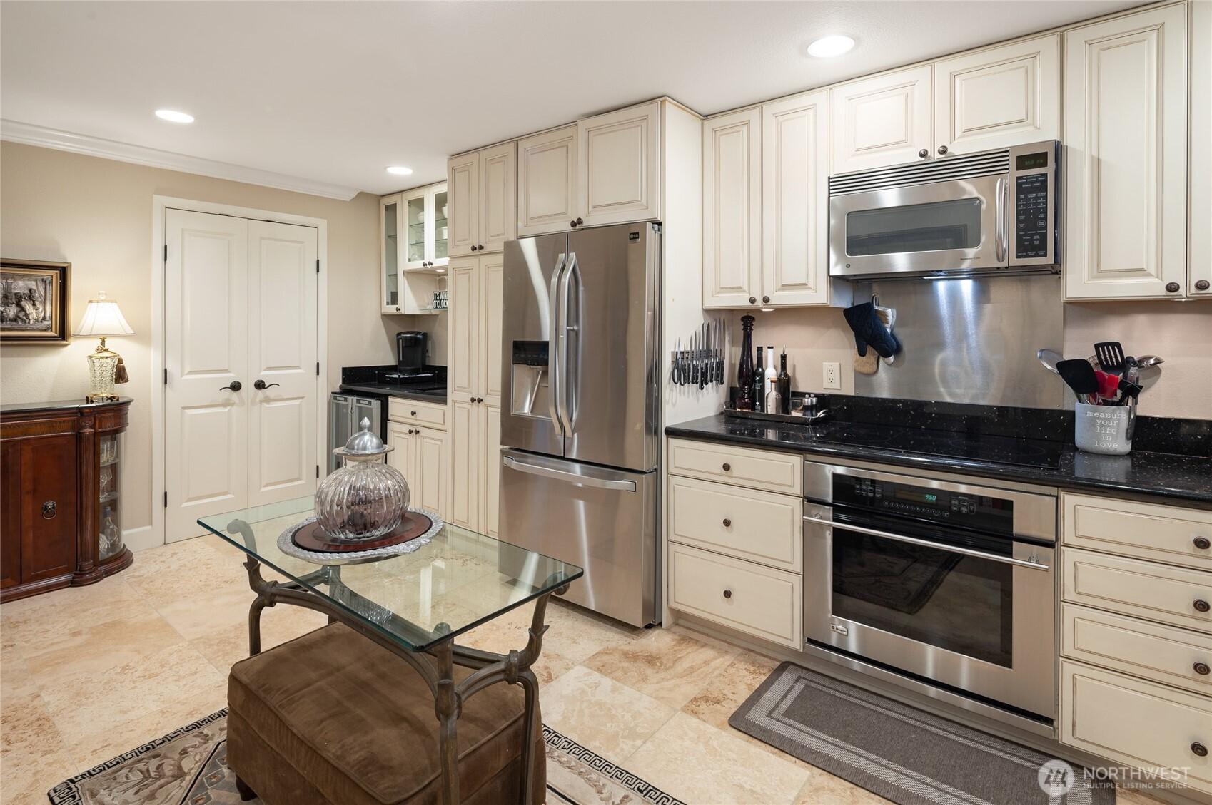 KIRKLAND, Washington, 98033, United States, 2 Bedrooms Bedrooms, ,2 BathroomsBathrooms,Residential,For Sale,1827851