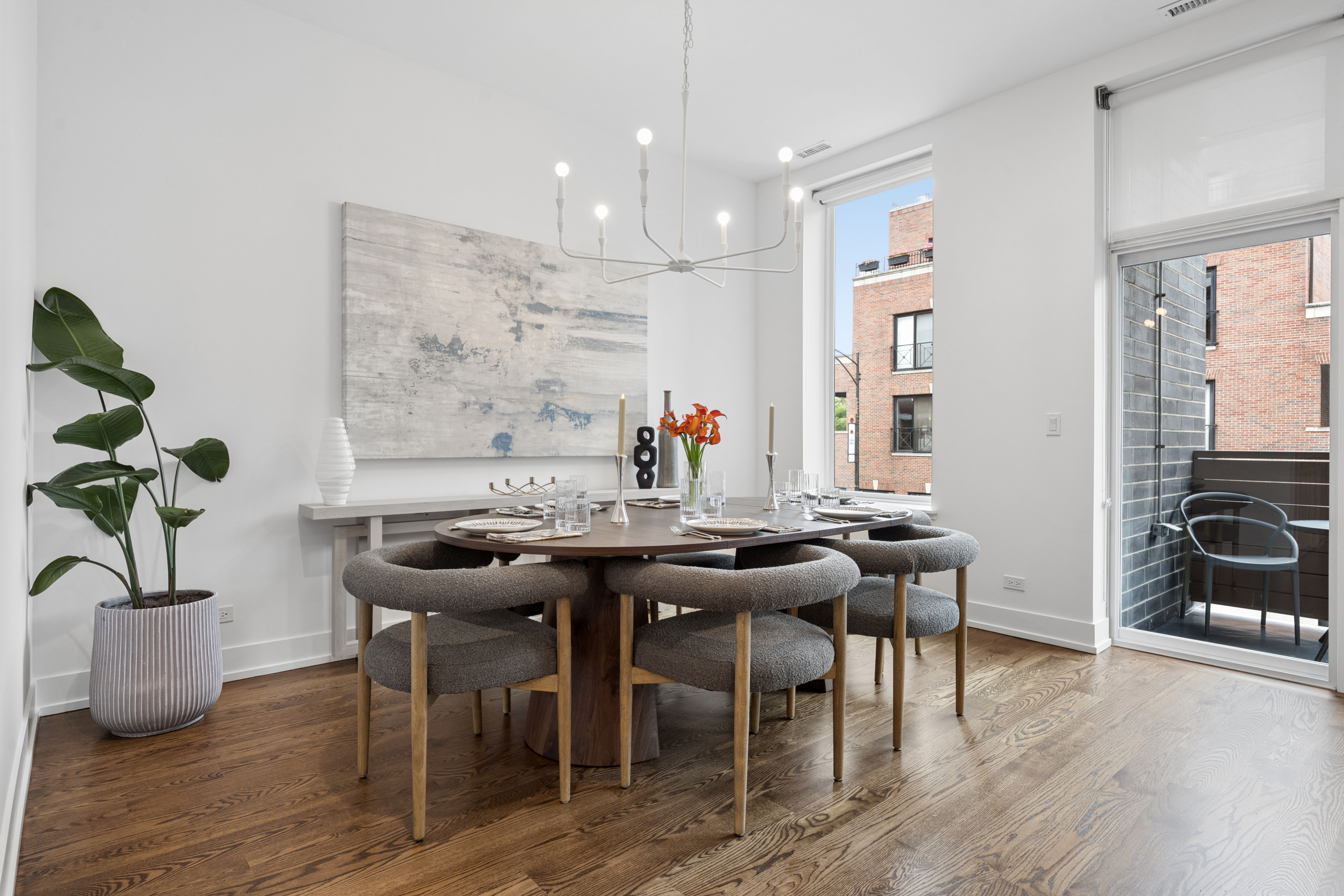  Sophisticated Three-bedroom, Two-bath Residence - 物件實景