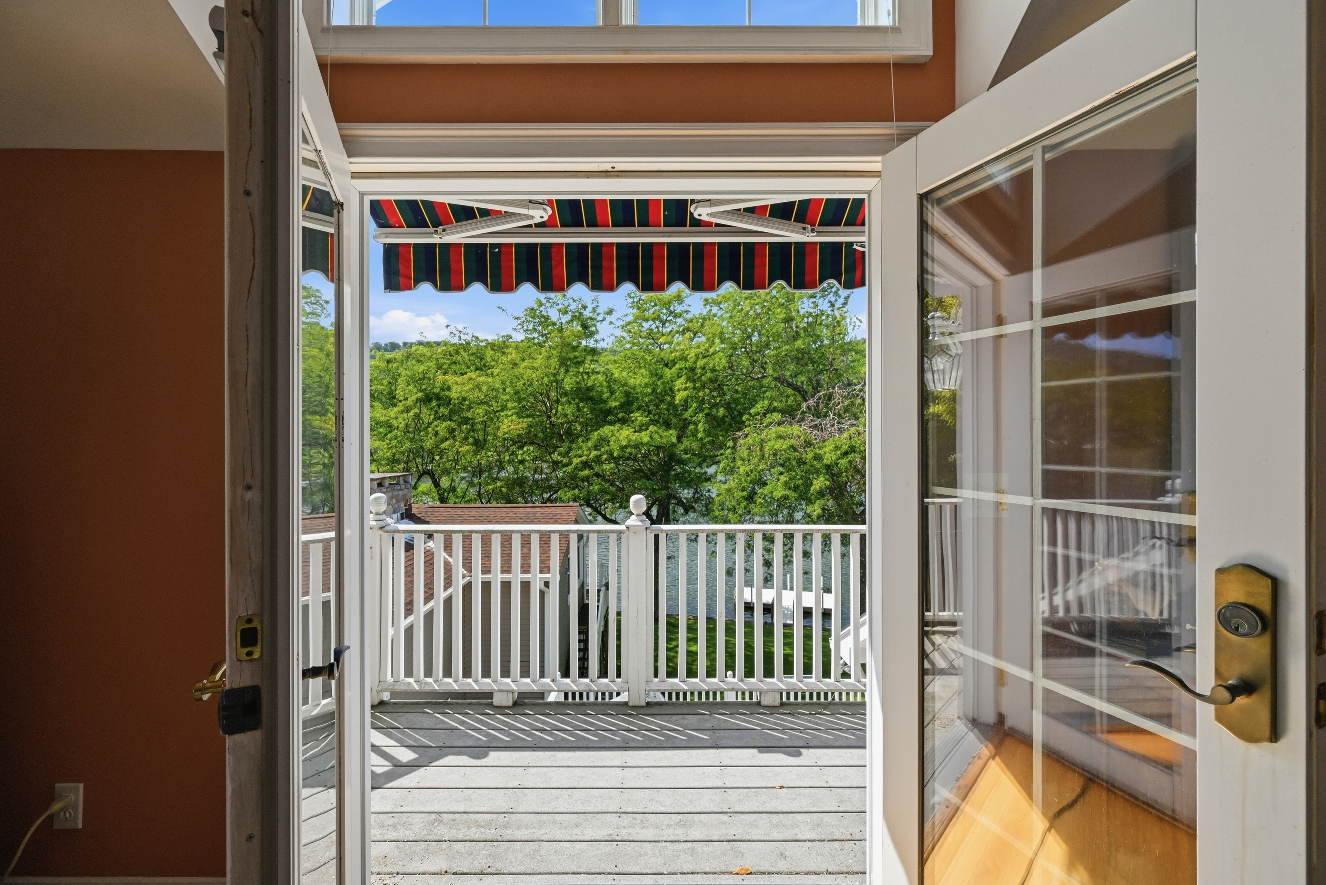  Dual-Home Private Estate with Sweeping Sunset Views on Candlewood Isle - 物件實景
