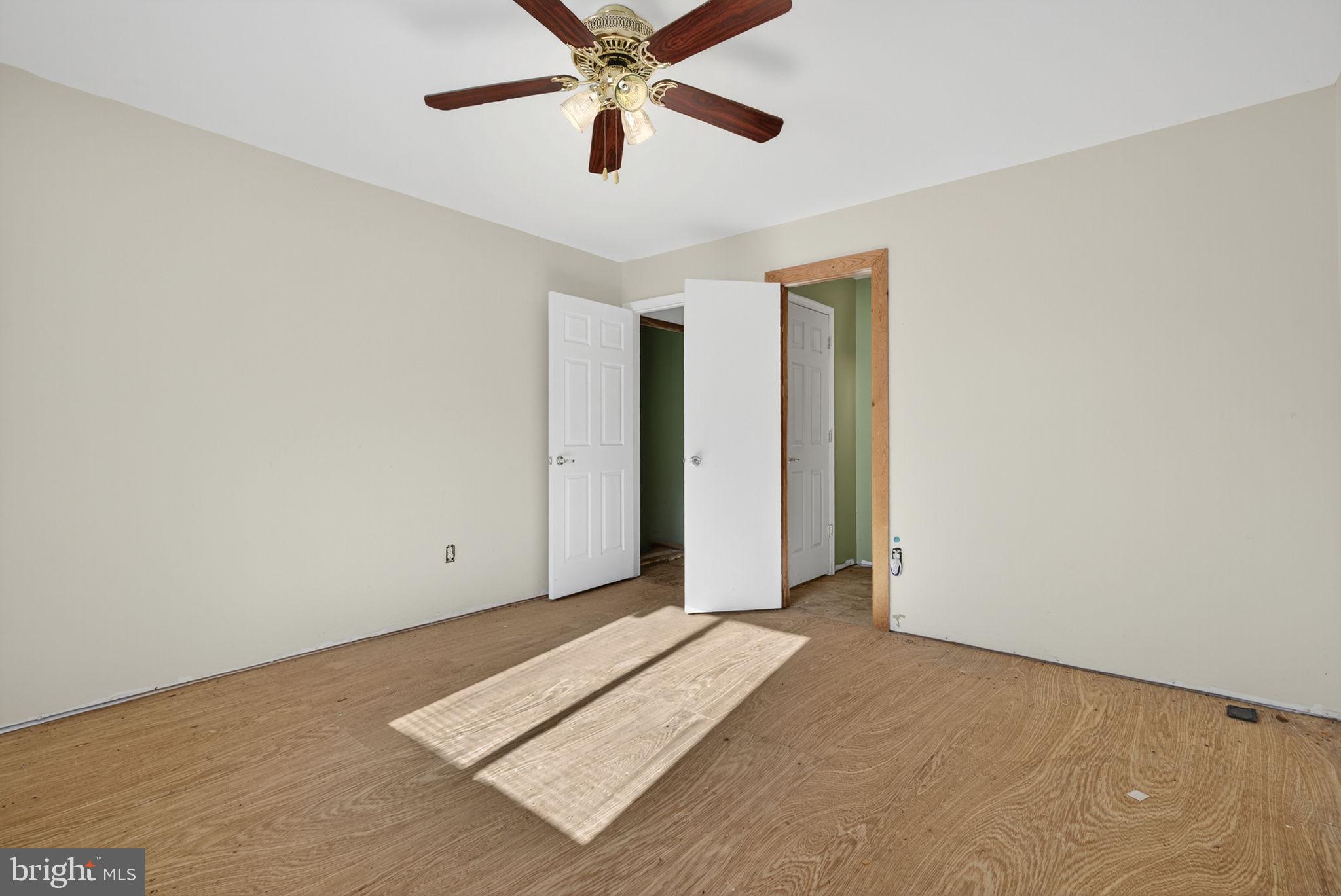 Hume, Virginia, 22639, United States, 7 Bedrooms Bedrooms, ,3 BathroomsBathrooms,Residential,For Sale,1943038