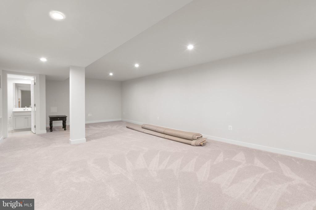 Fredericksburg, Virginia, 22401, United States, 4 Bedrooms Bedrooms, ,4 BathroomsBathrooms,Residential,For Sale,1999517