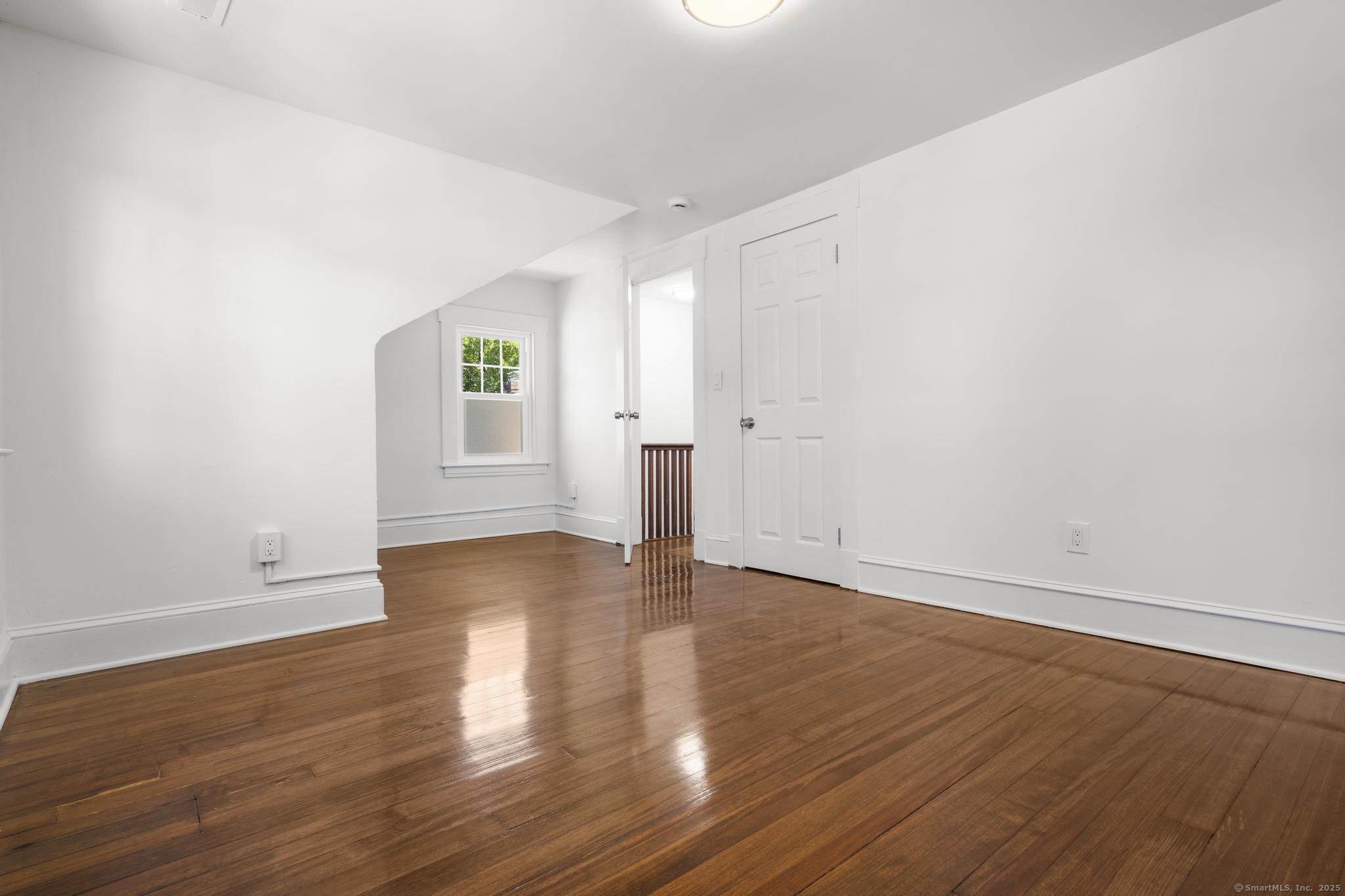 Milford, Connecticut, 06460, United States, 3 Bedrooms Bedrooms, ,3 BathroomsBathrooms,Residential,For Sale,1924915