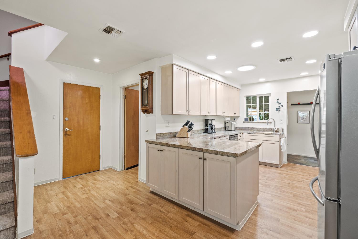 Citrus Heights, California, 95621, United States, 3 Bedrooms Bedrooms, ,2 BathroomsBathrooms,Residential,For Sale,2015324