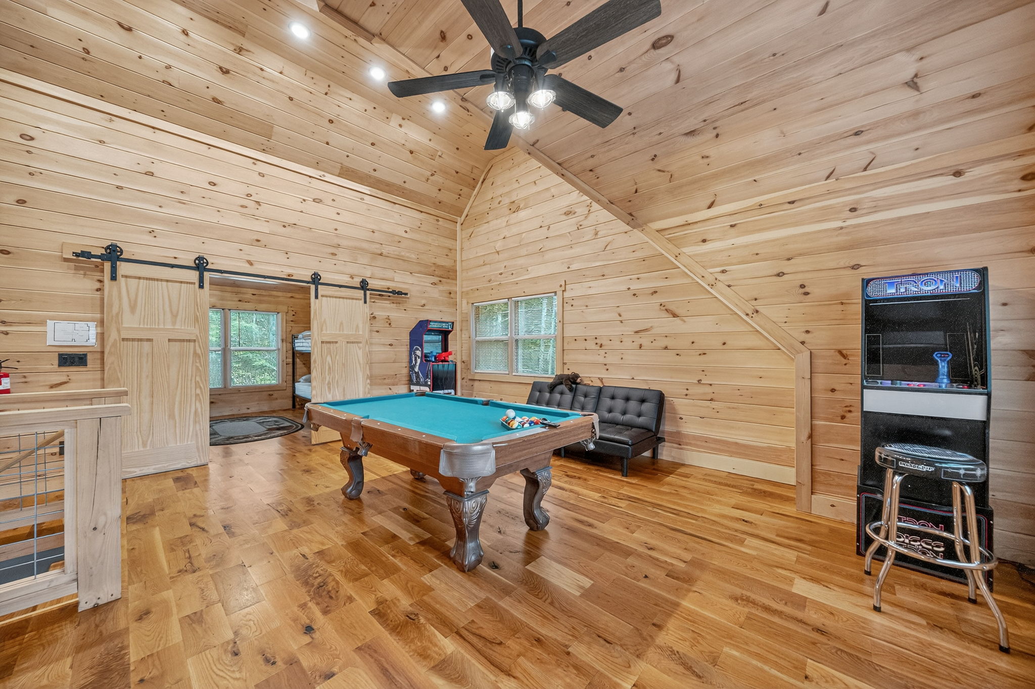 Sevierville, Tennessee, 37862, United States, 4 Bedrooms Bedrooms, ,6 BathroomsBathrooms,Residential,For Sale,1982838