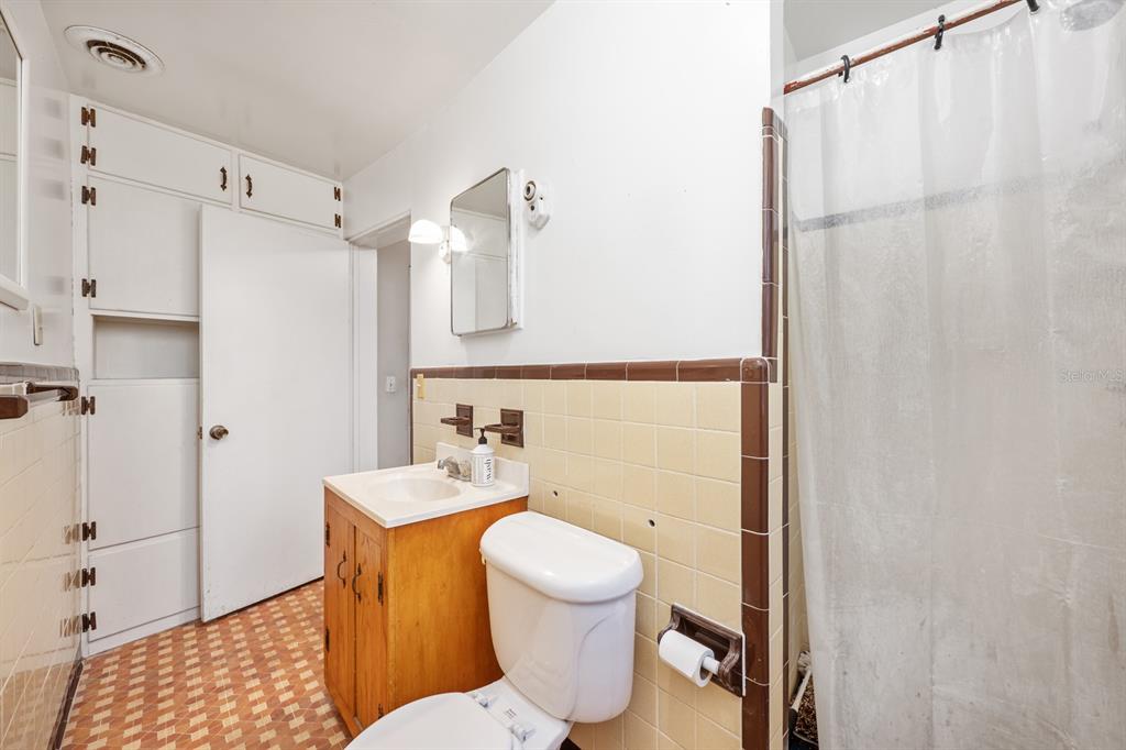 Orlando, Florida, 32805, United States, 3 Bedrooms Bedrooms, ,2 BathroomsBathrooms,Residential,For Sale,1955984