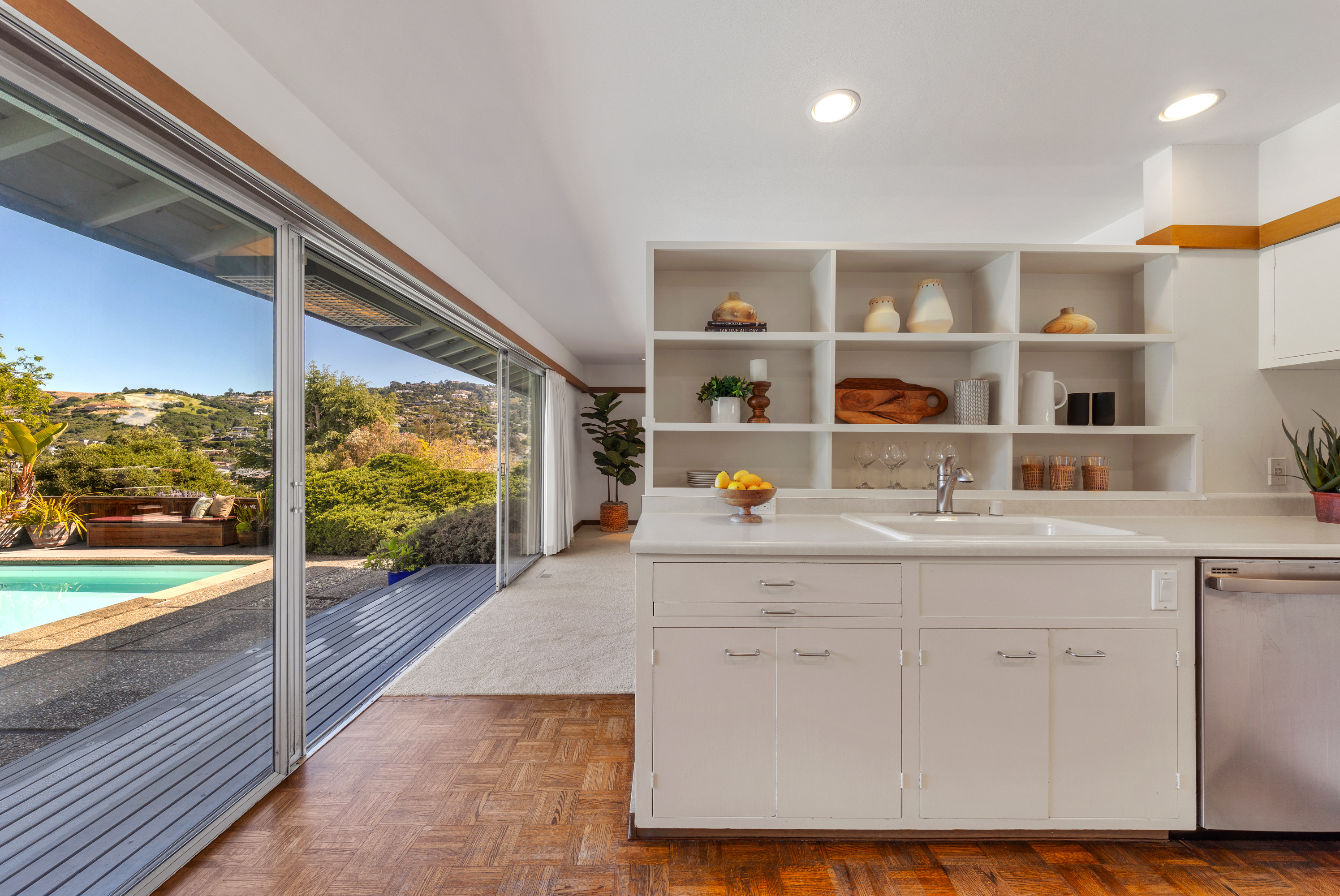  Single-Level Mid-Century Modern Home in the Coveted Flats of Belvedere - 物件實景