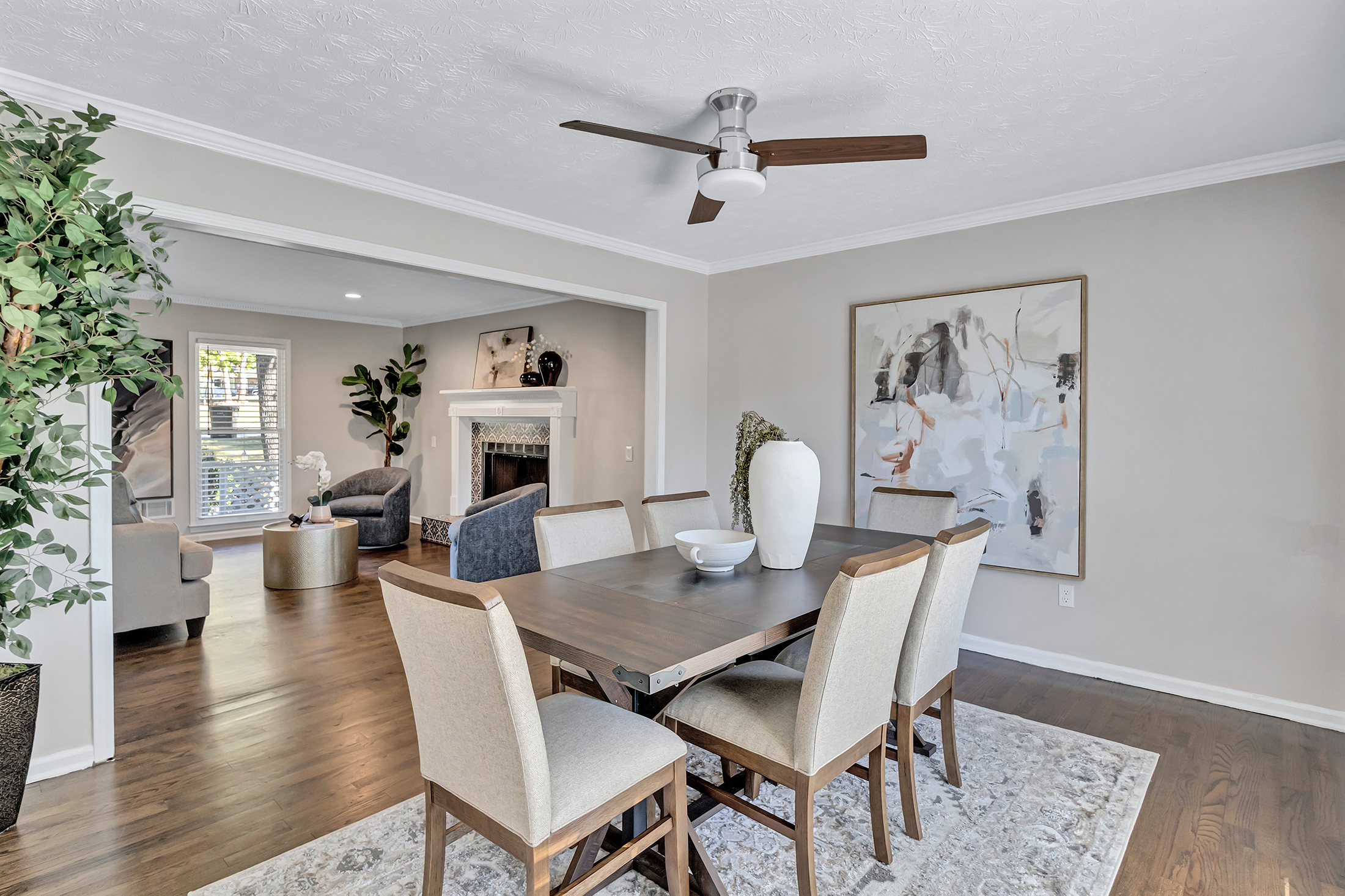  Classic Southern Charm and a Welcoming Wraparound Porch - 物件實景