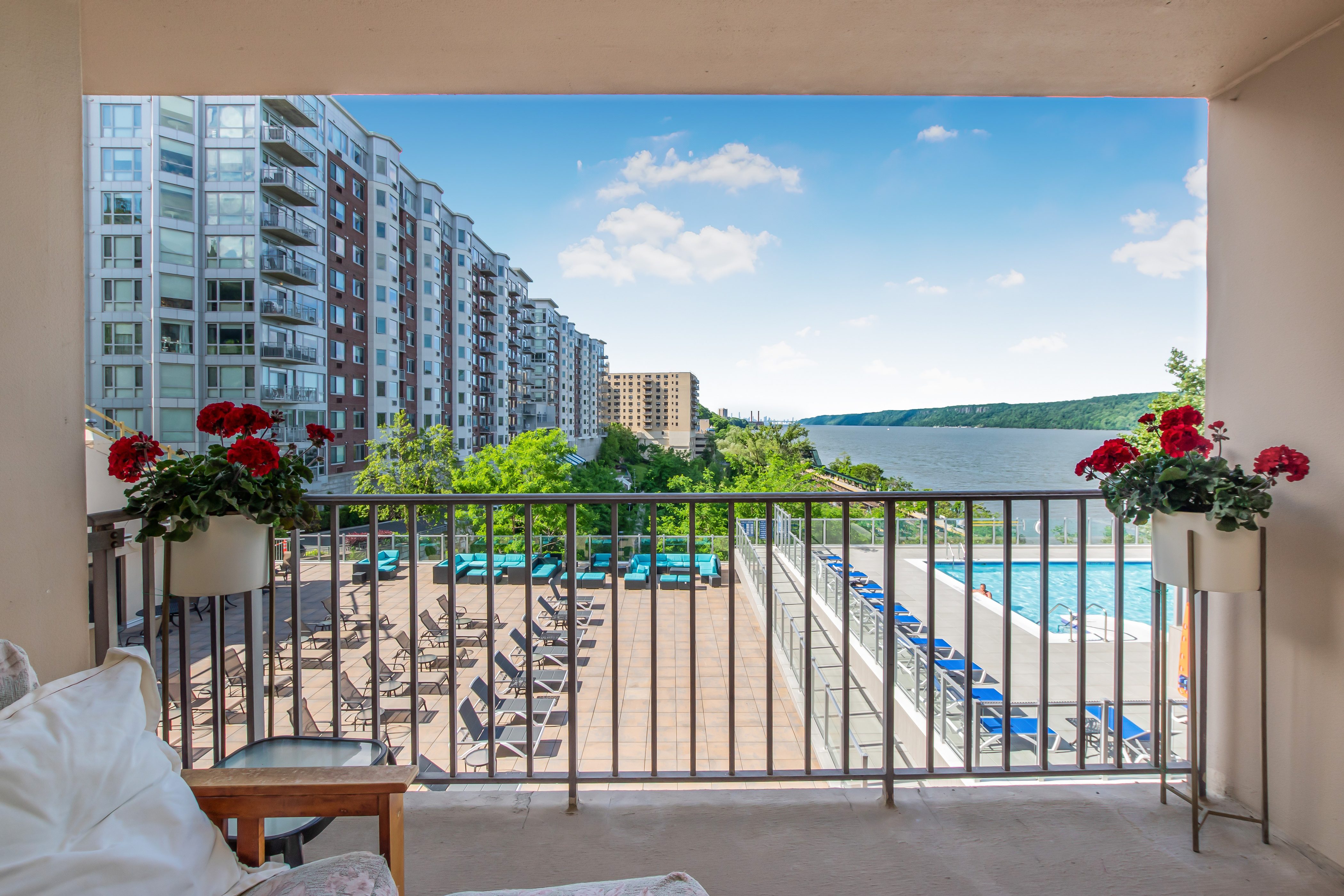  1155 Warburton Avenue - 物件實景