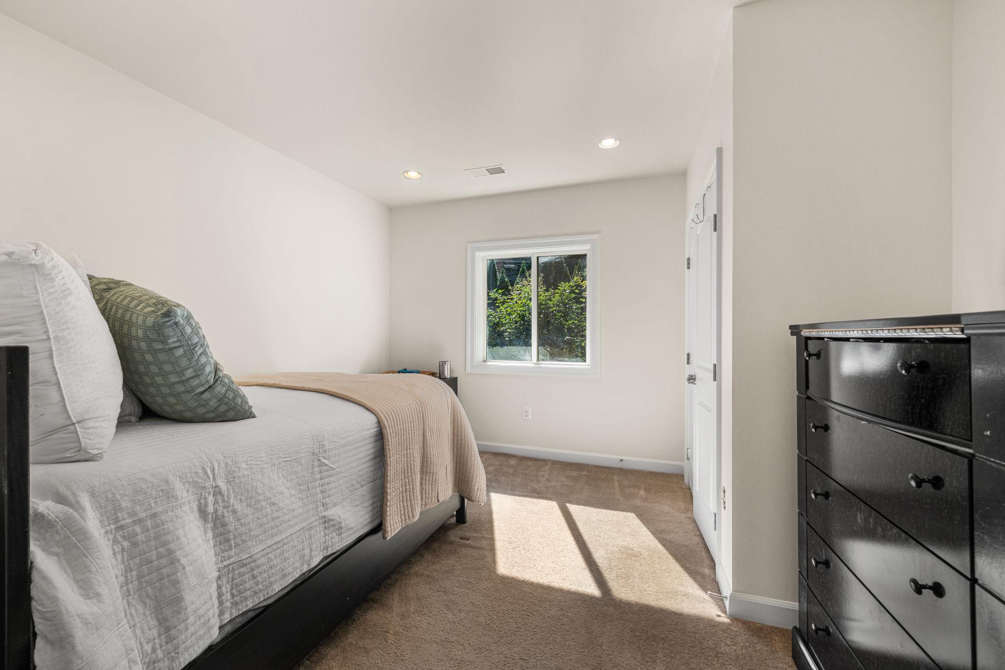  1385 Bishop Crest Court, Alexandria, VA, 22308 - 物件實景