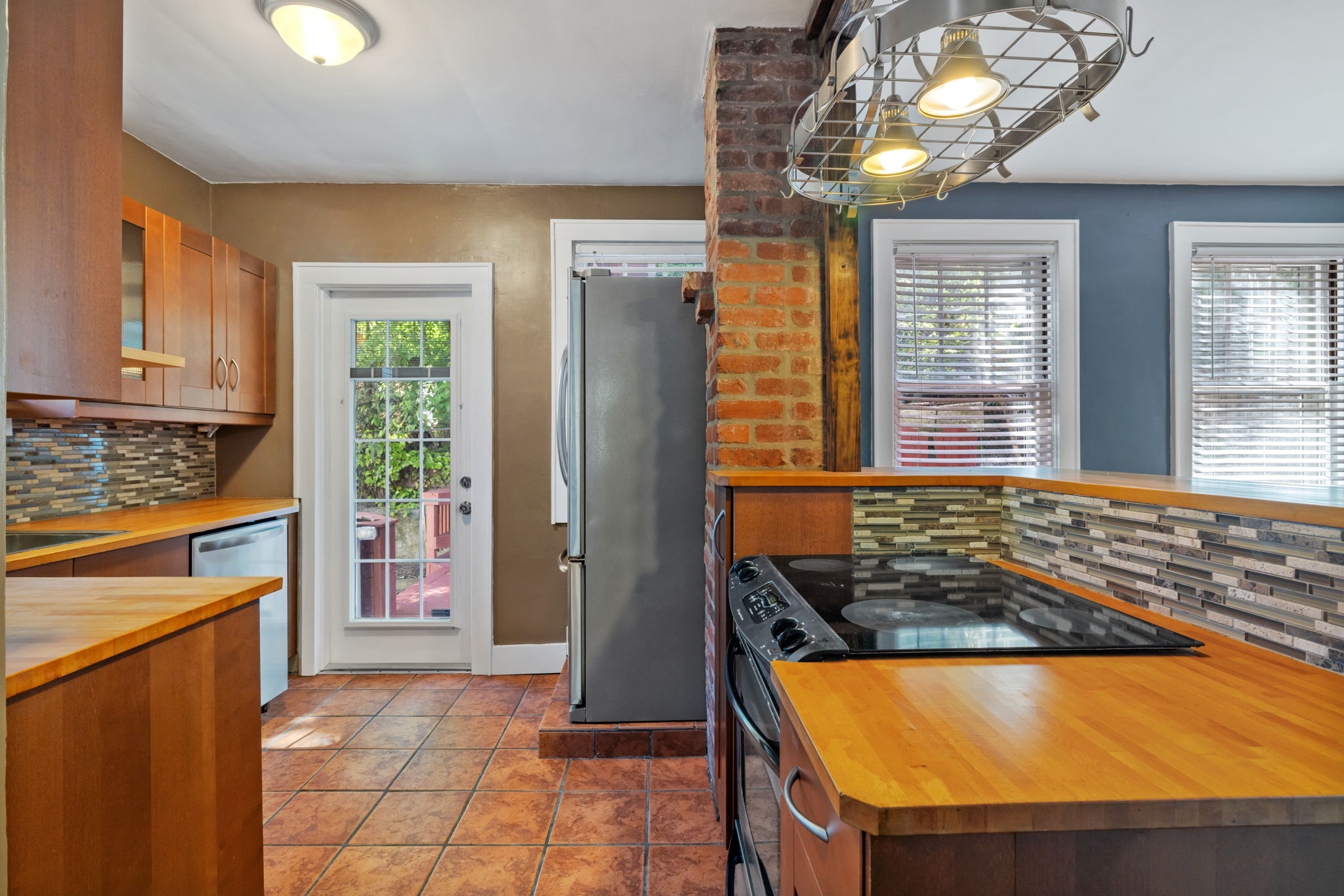  47 Estella Avenue, Pittsburgh, PA 15211 - 物件實景