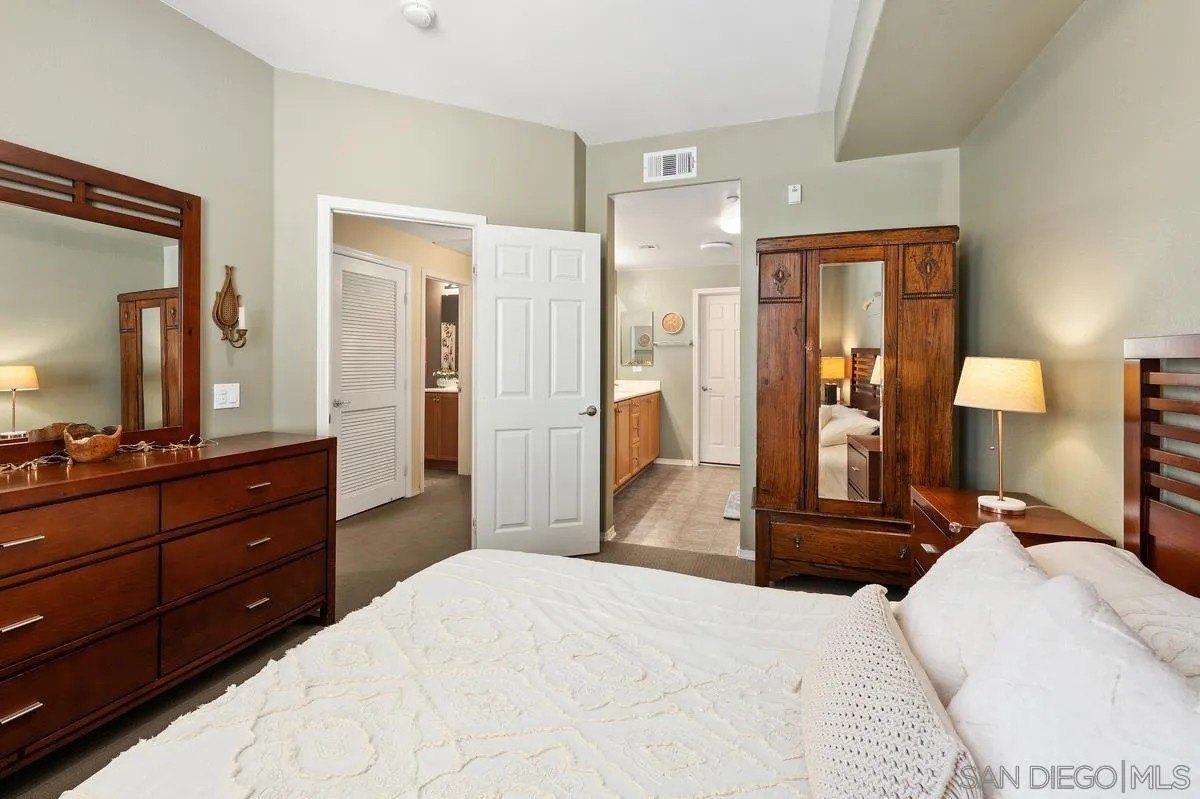 San Diego, California, 92105, United States, 2 Bedrooms Bedrooms, ,2 BathroomsBathrooms,Residential,For Sale,1970106