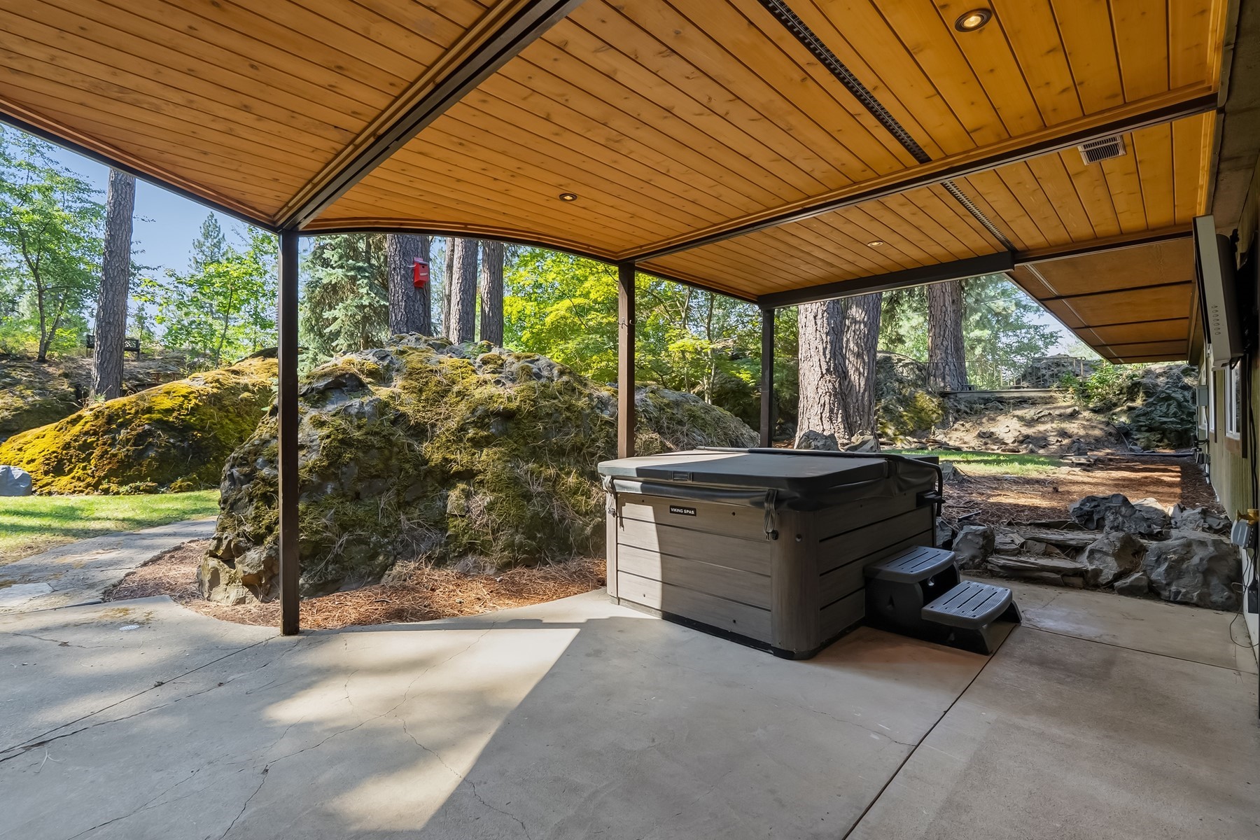 1023 N Crestline Dr - 物件實景