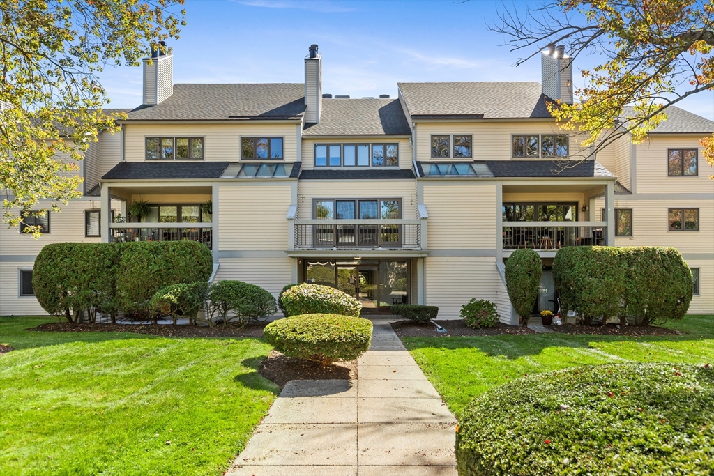 Lynnfield, Massachusetts, 01940, United States, 2 Bedrooms Bedrooms, ,3 BathroomsBathrooms,Residential,For Sale,1979659